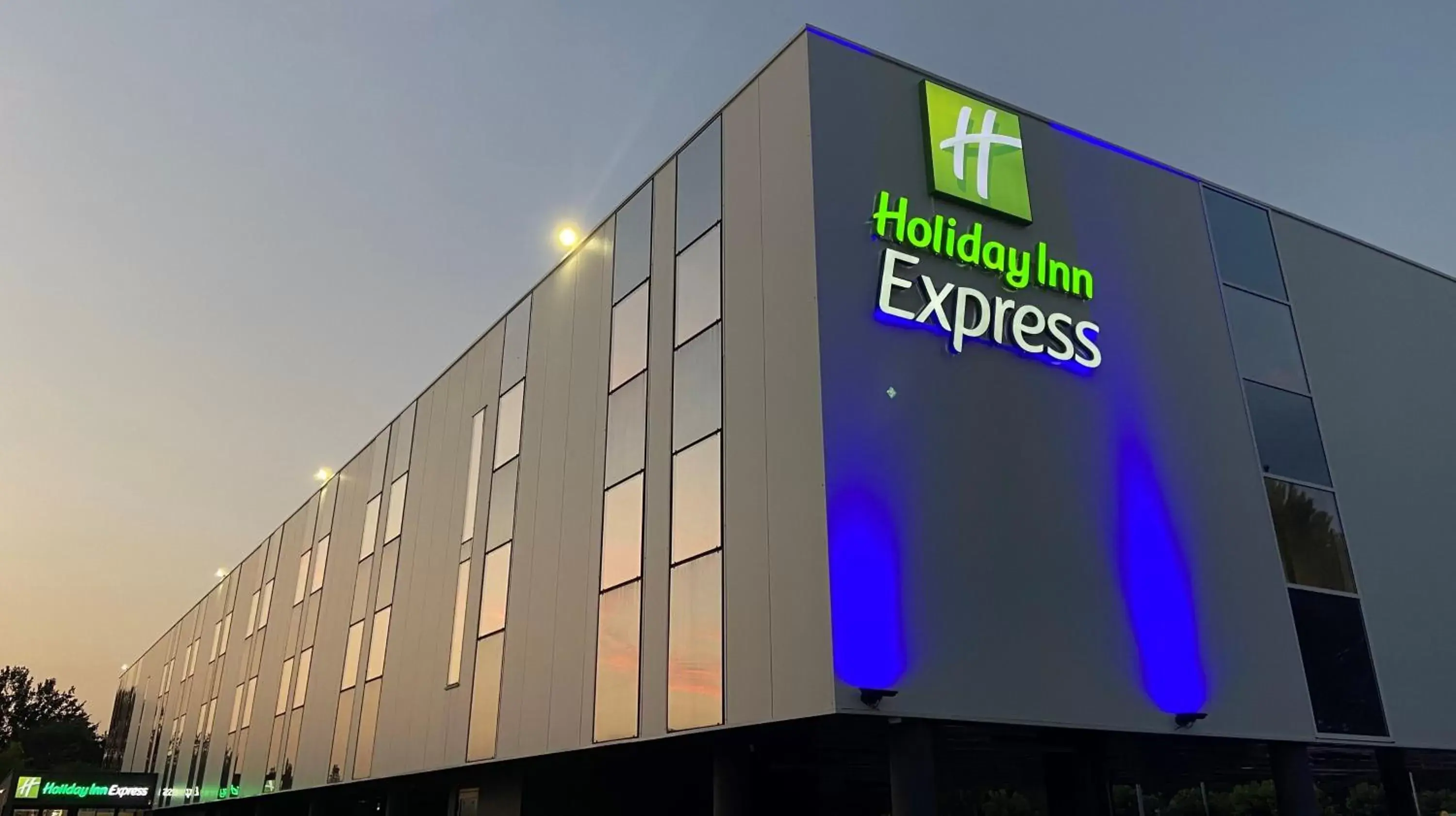 Property Building in Holiday Inn Express - Arcachon - La Teste, an IHG Hotel