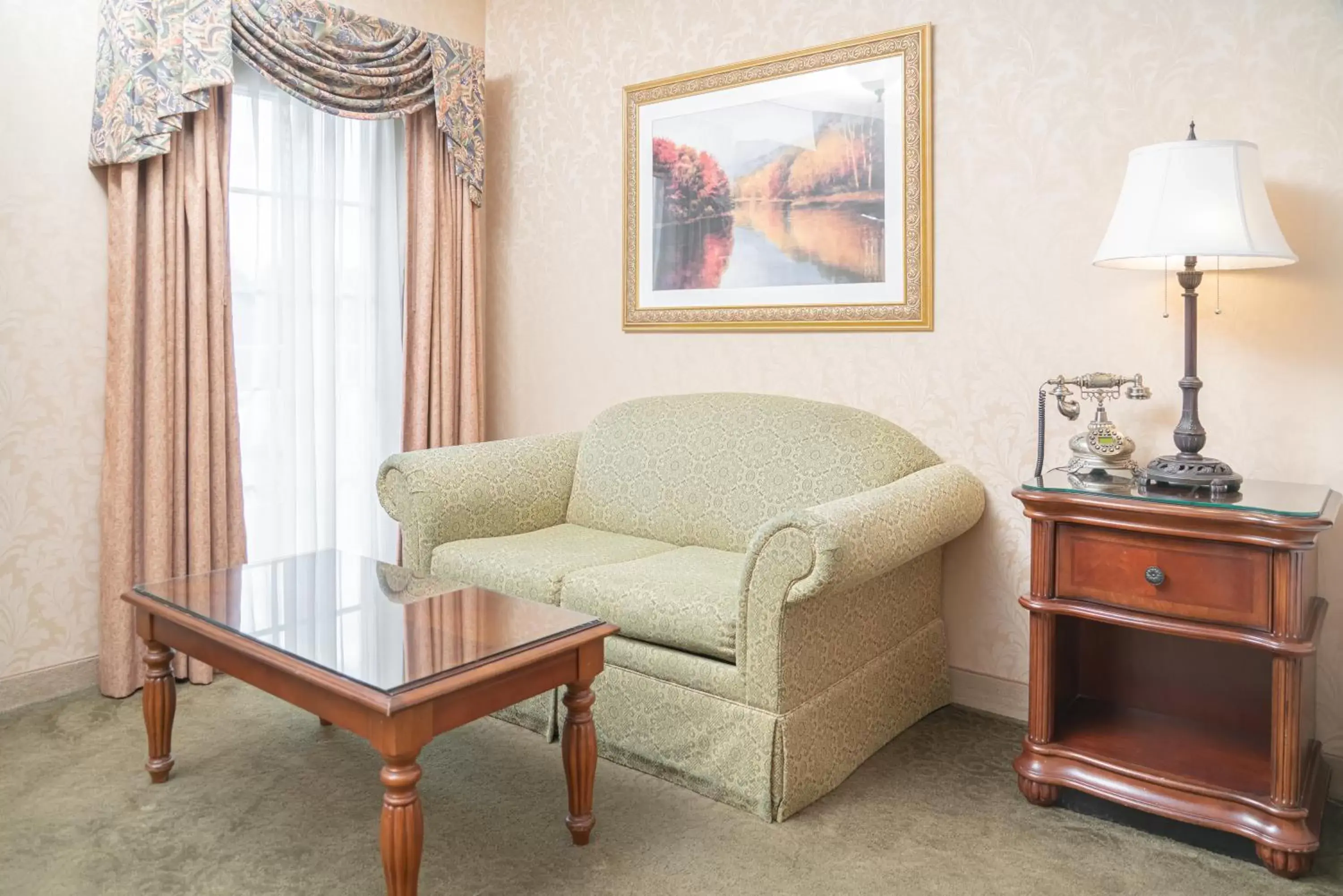 Living room, Seating Area in Fulton Steamboat Inn