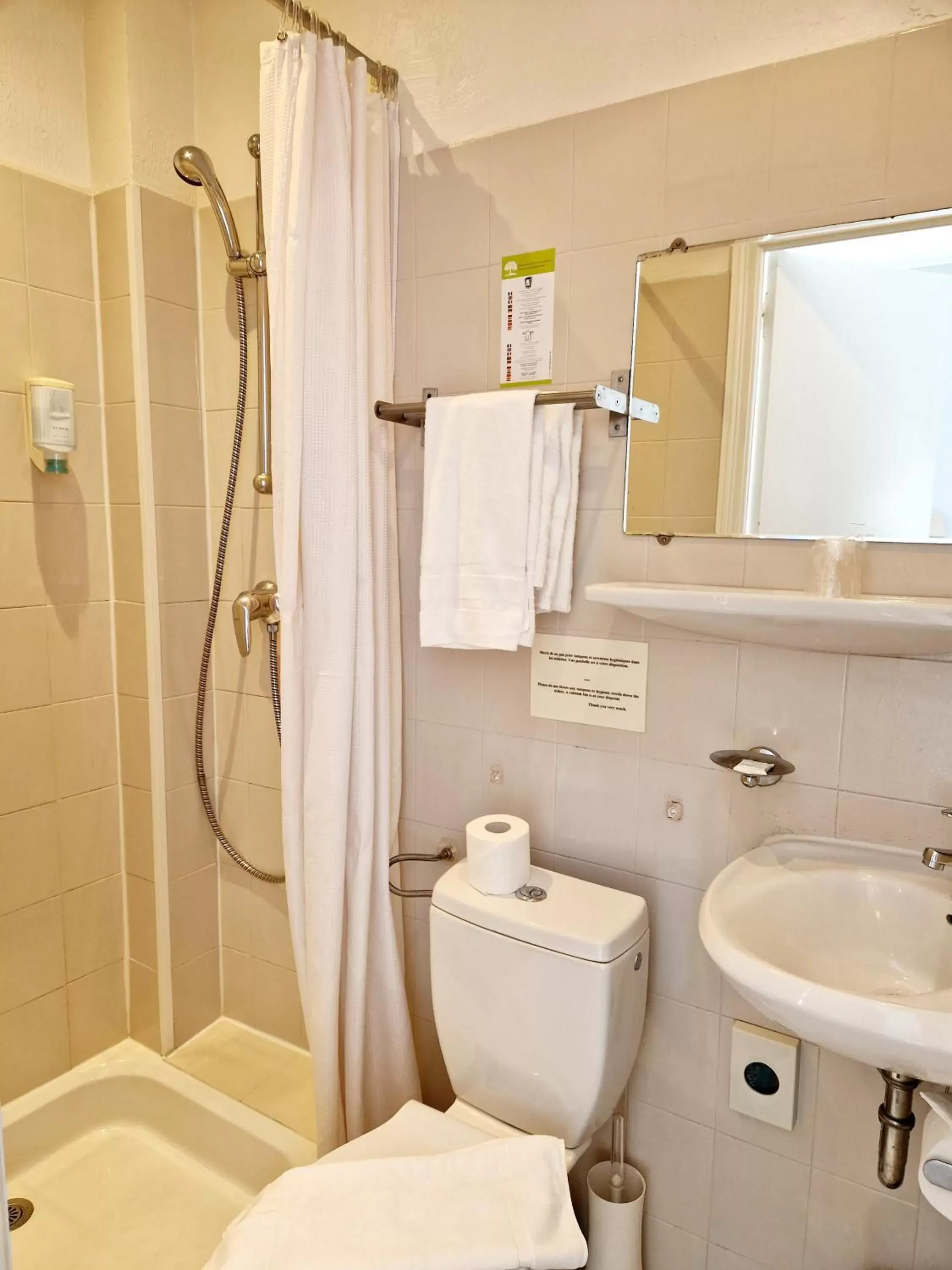 Shower, Bathroom in Hôtel P.L.M.