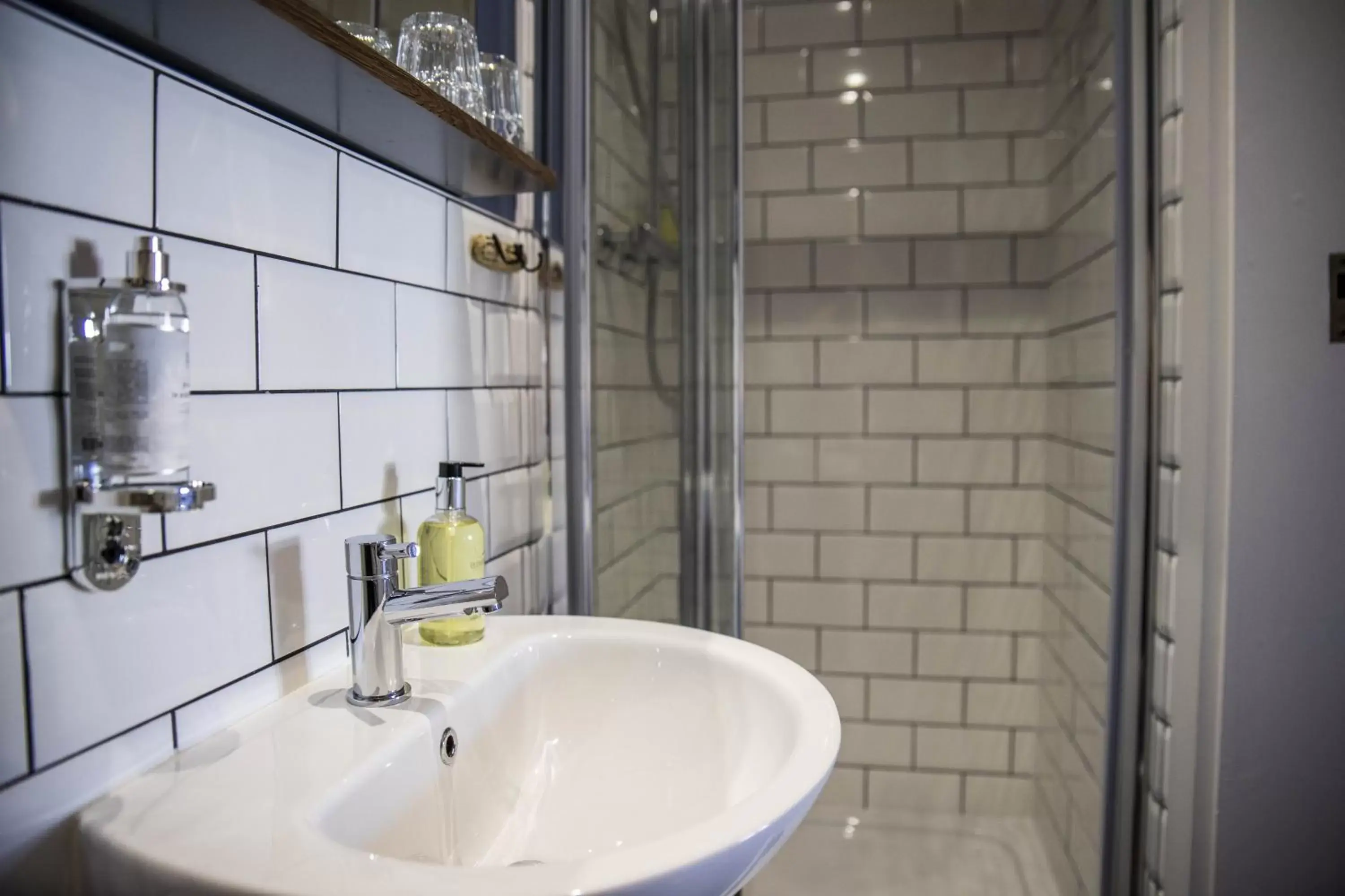 Bathroom in Church House Inn, Churchstow