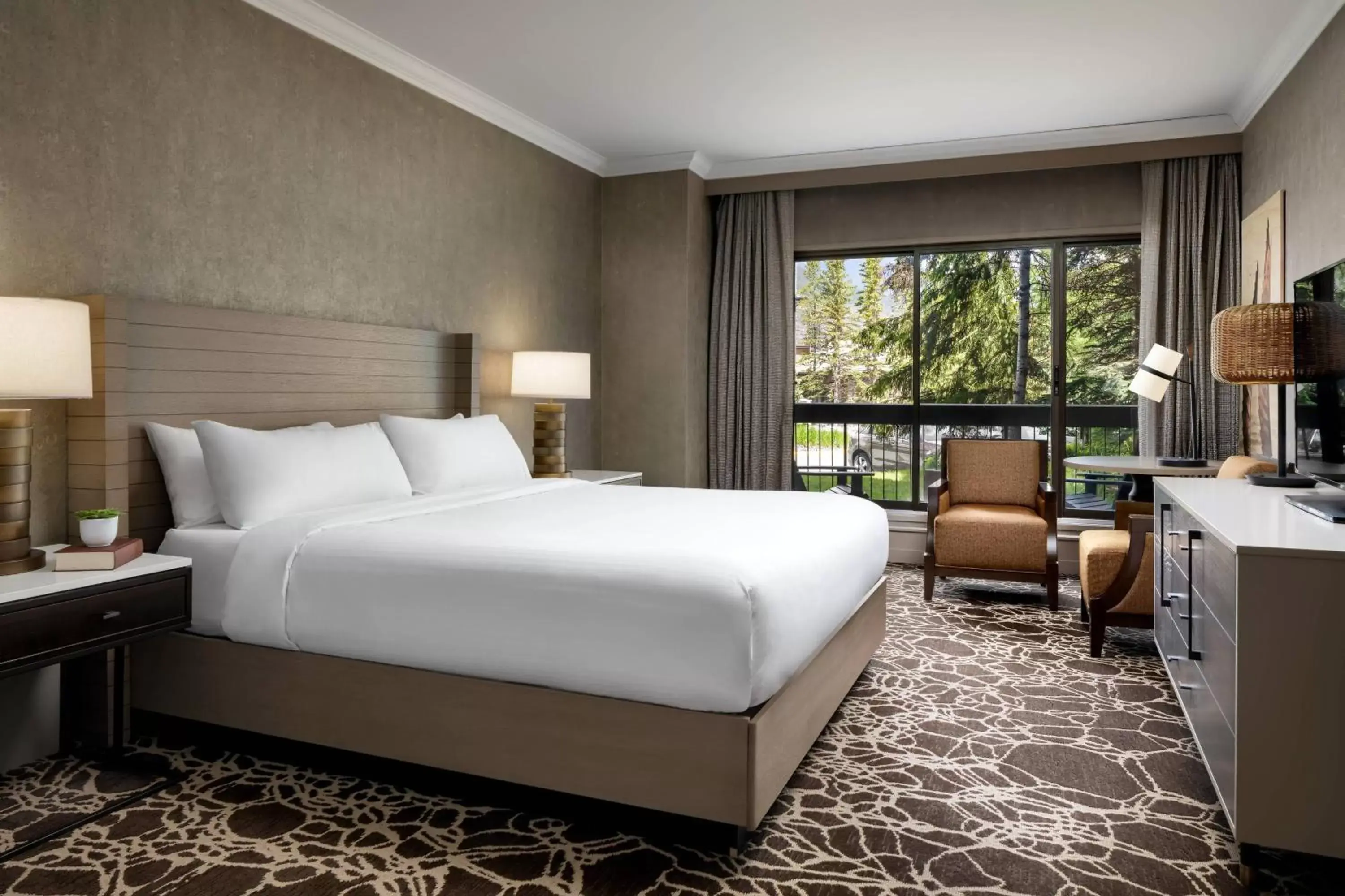 Photo of the whole room, Bed in Kananaskis Mountain Lodge, Autograph Collection