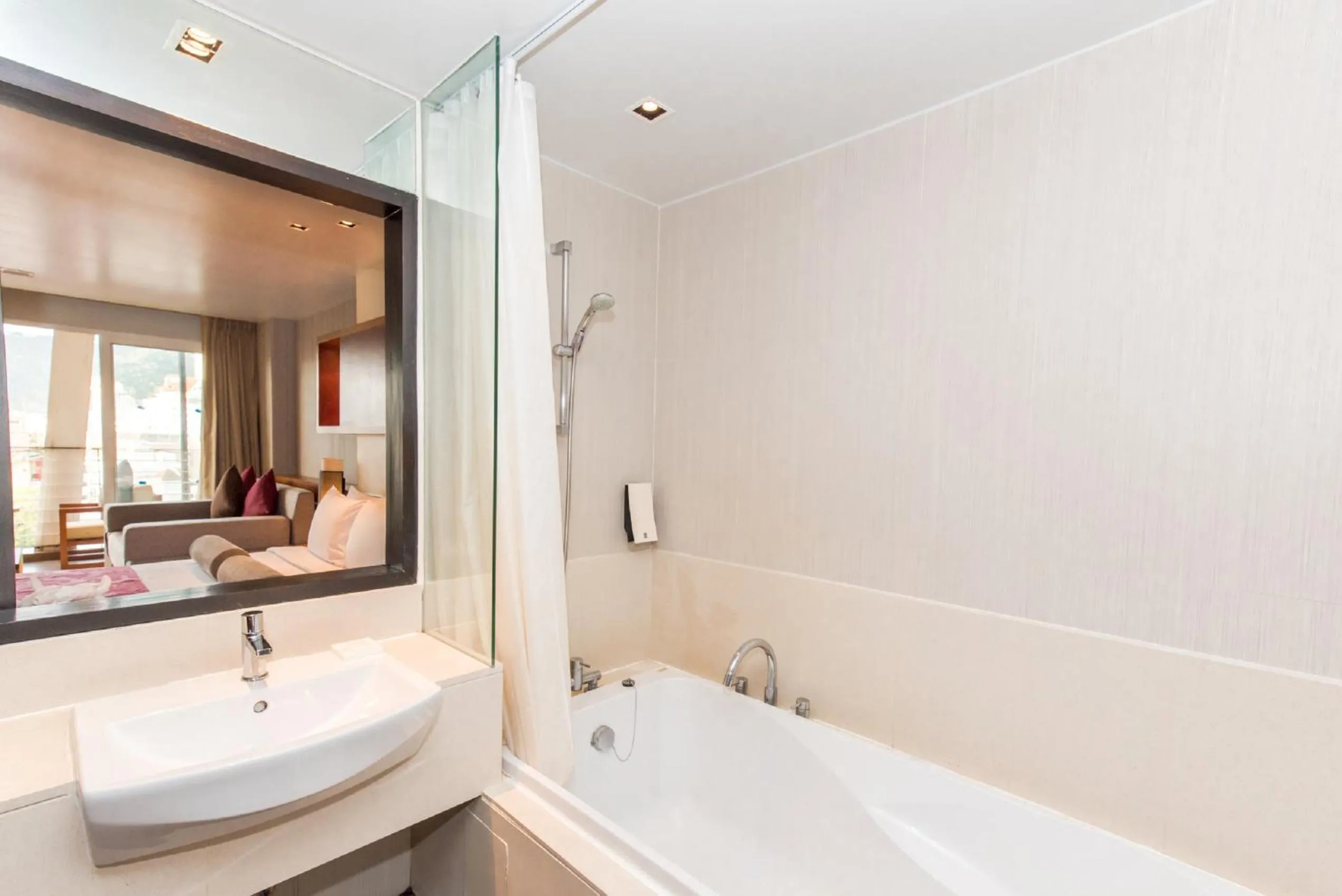 Bathroom in ASHLEE Hub Hotel Patong