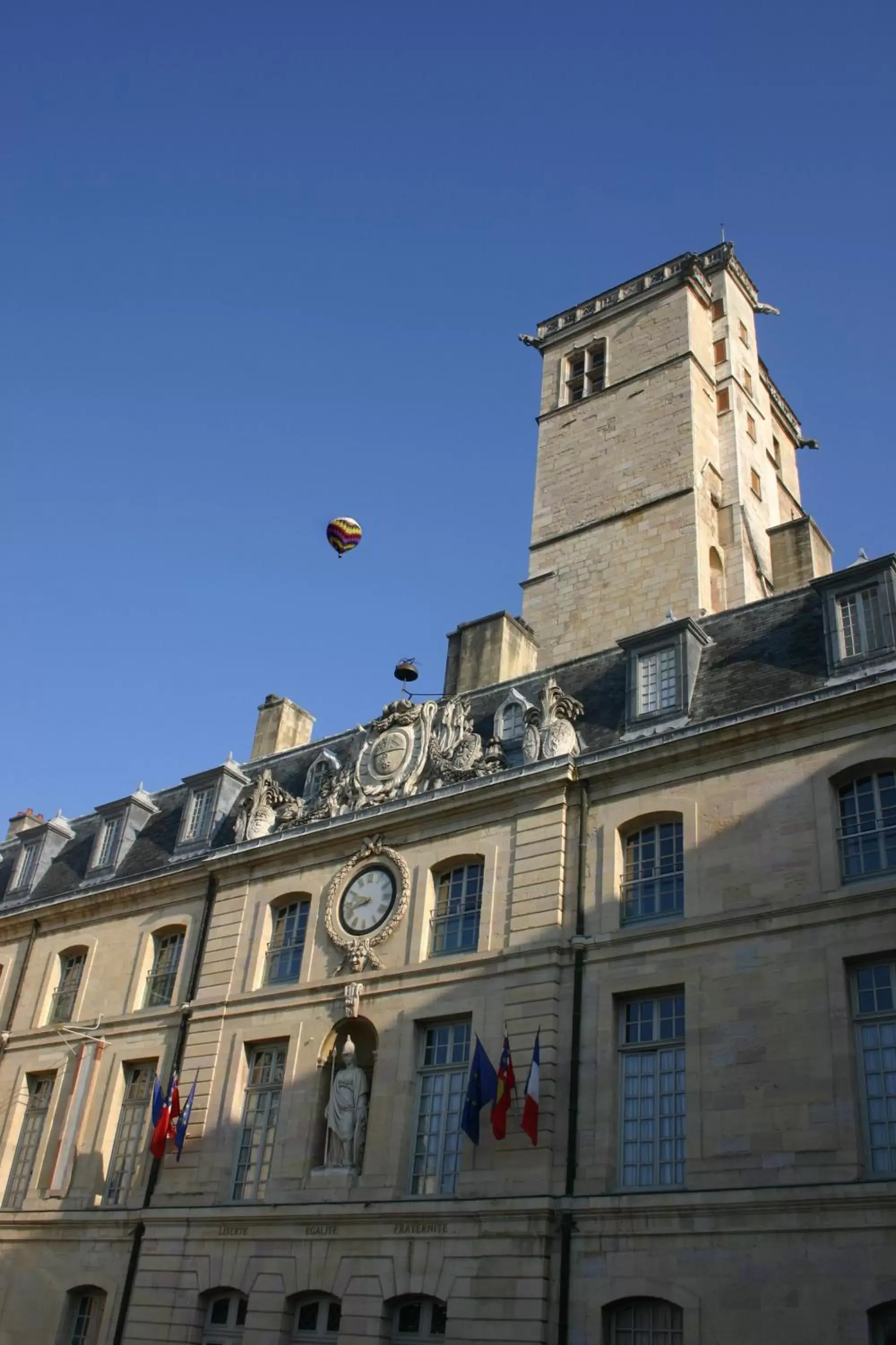 Off site, Property Building in Hôtel République