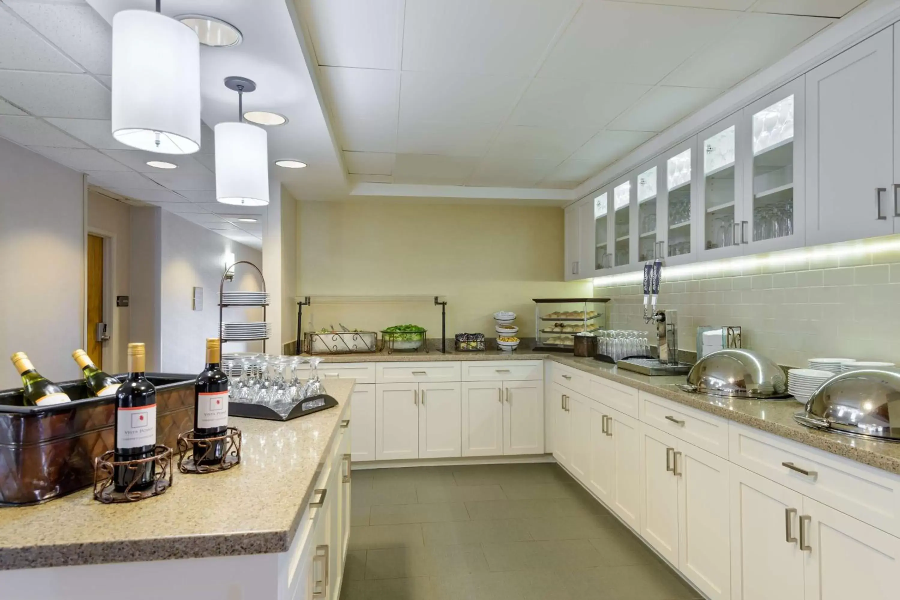 Dining area, Kitchen/Kitchenette in Homewood Suites Phoenix-Metro Center