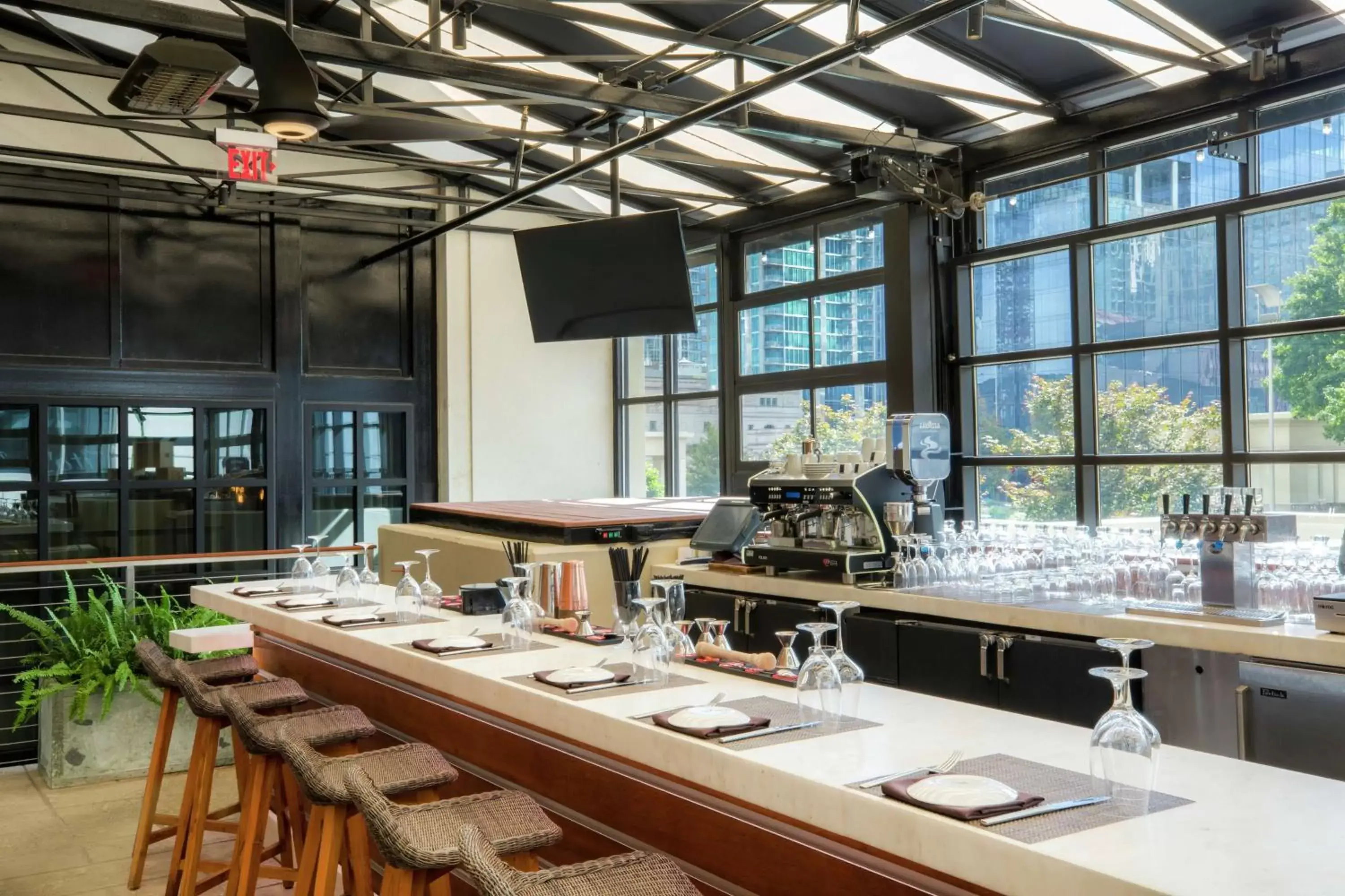 Restaurant/places to eat in Hilton Nashville Downtown Restaurant/places to eat in Hilton Nashville Downtown