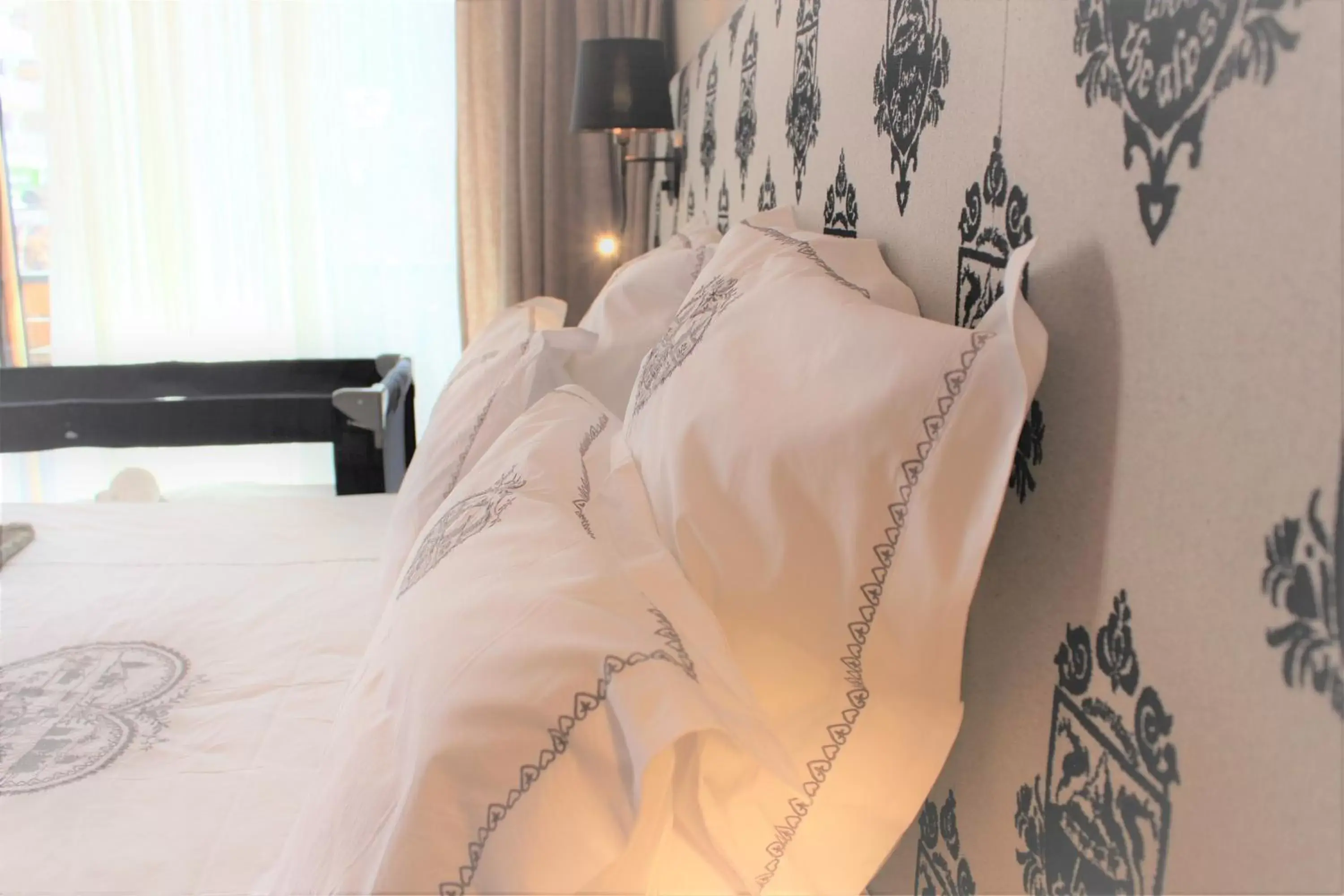 Bedroom, Bed in Hôtel Macchi Restaurant & Spa