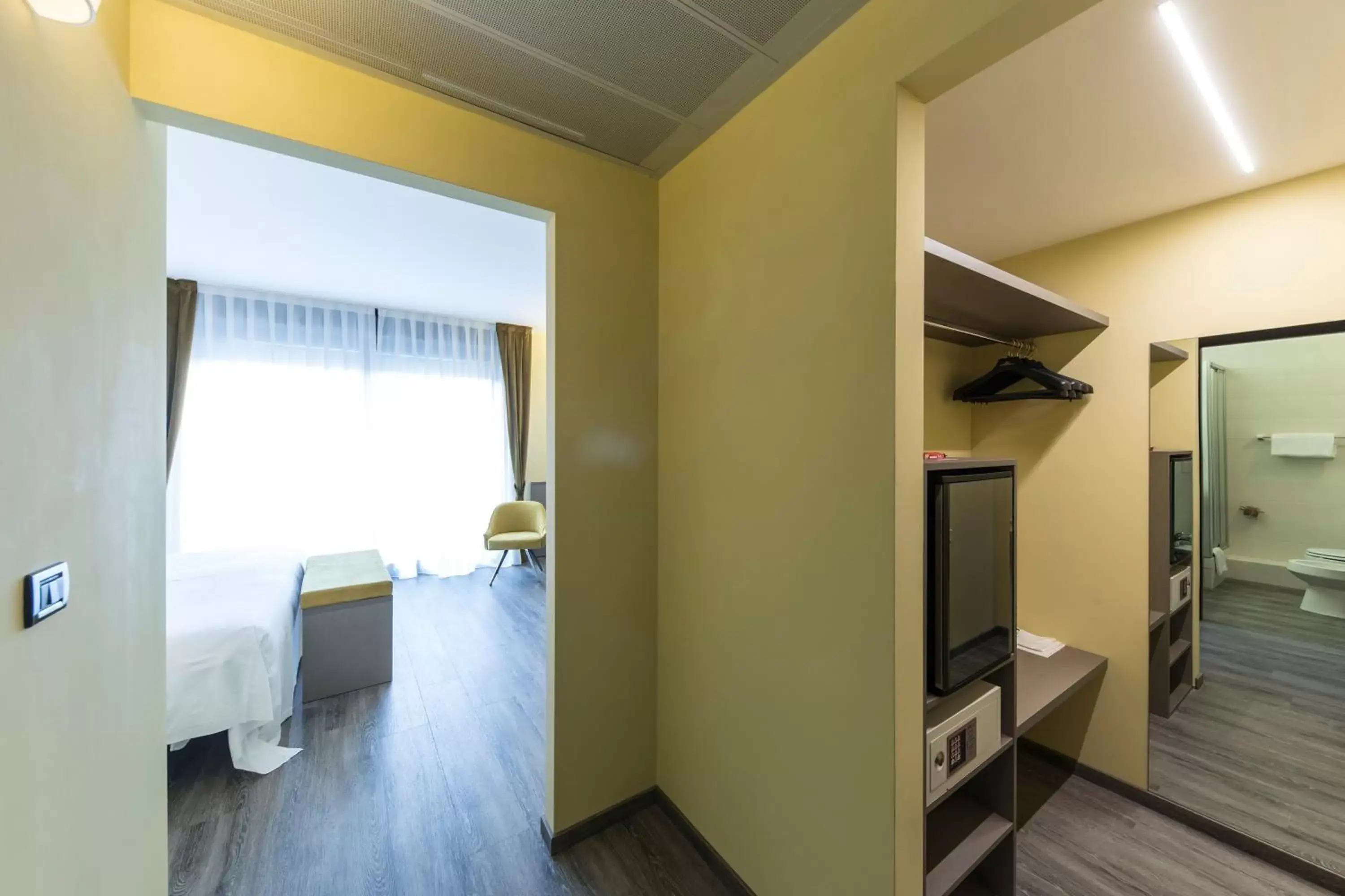 wardrobe, TV/Entertainment Center in Hotel Donatello Imola