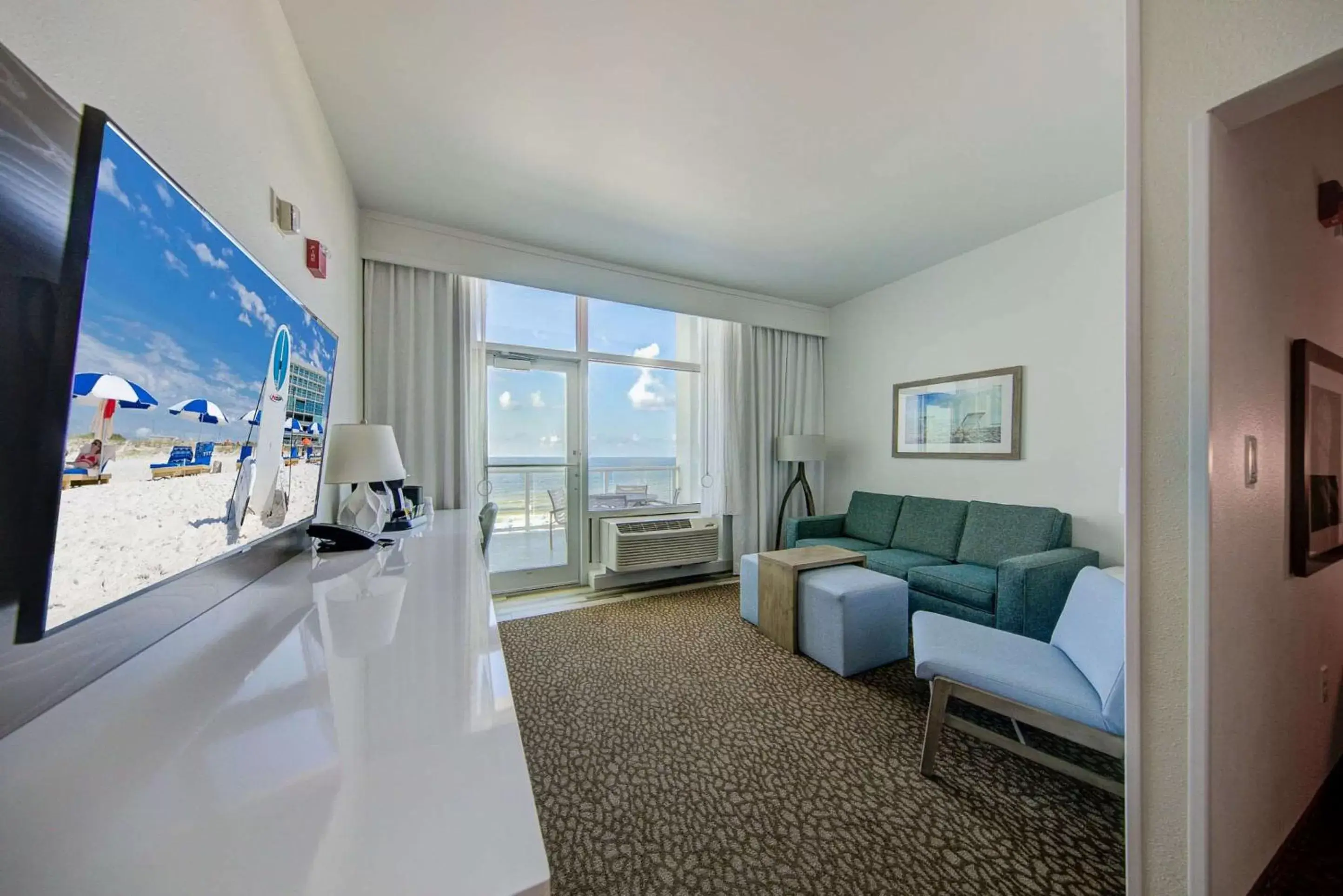 Corner King Suite with Bunk Beds and Sofa Bed - Bath Tub/Beach Front/Mobility Accessible in Best Western Premier - The Tides