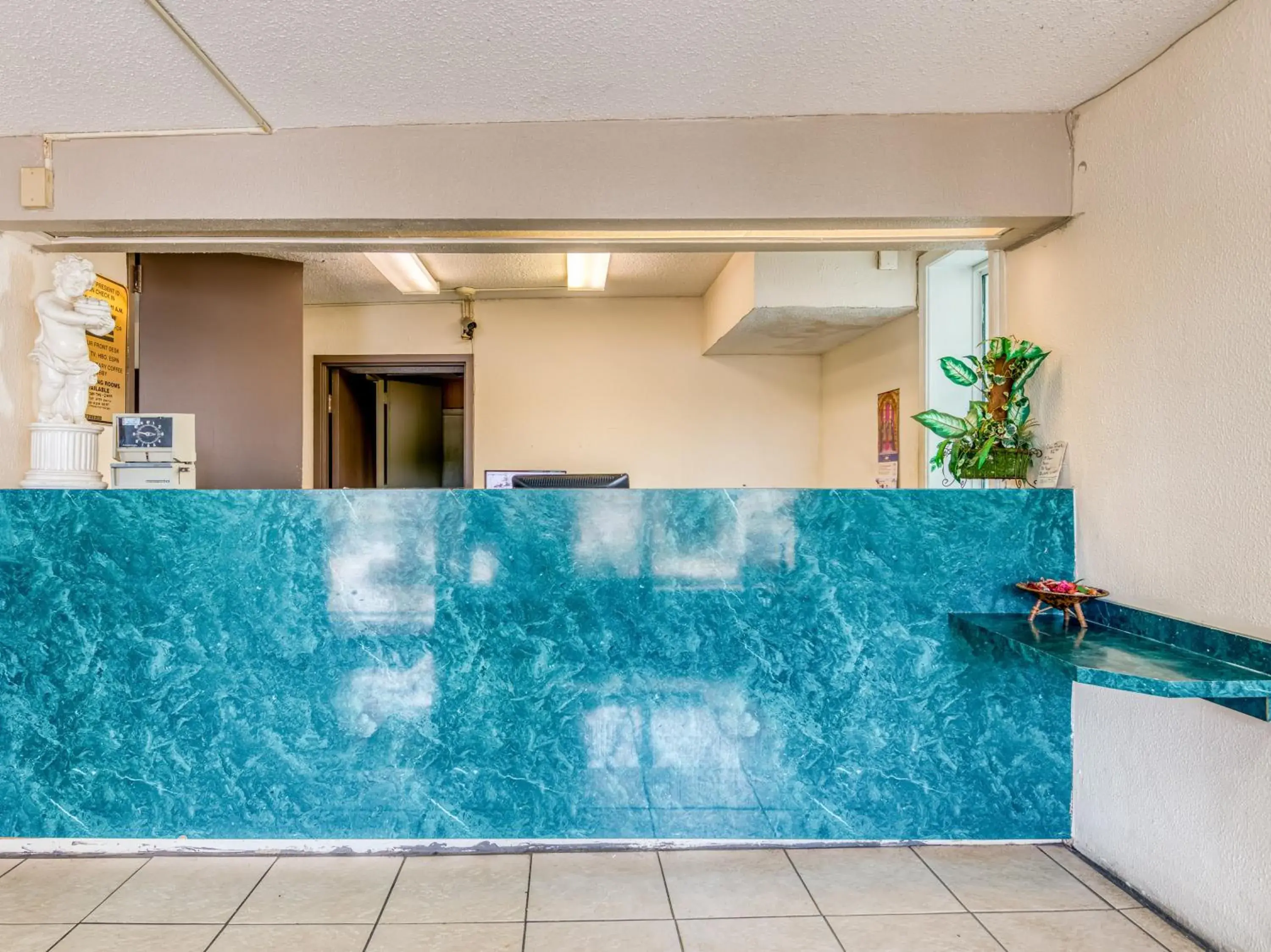 Lobby or reception, Swimming Pool in OYO Hotel Jackson North I-55