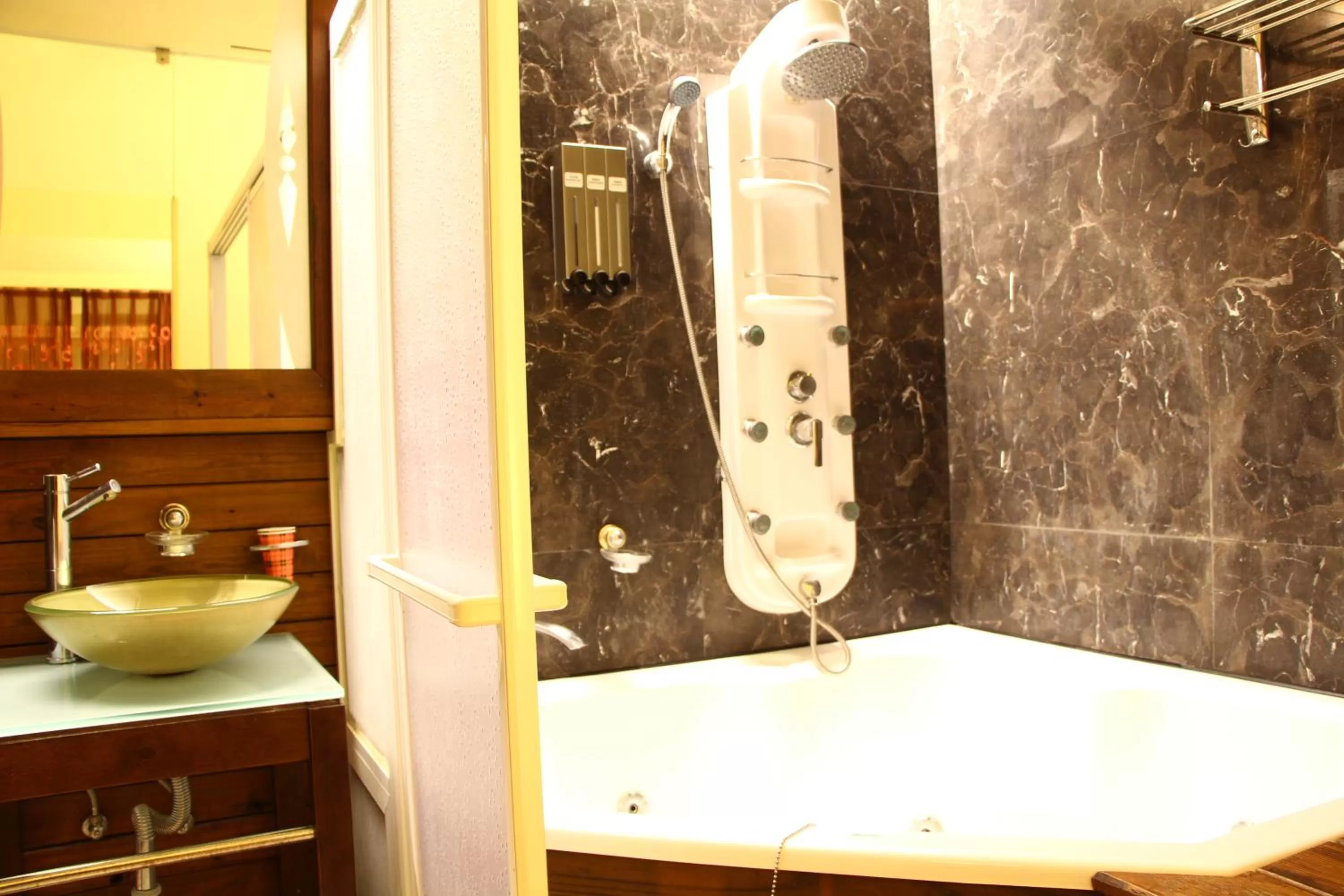 Shower in Constellation Coast B&B