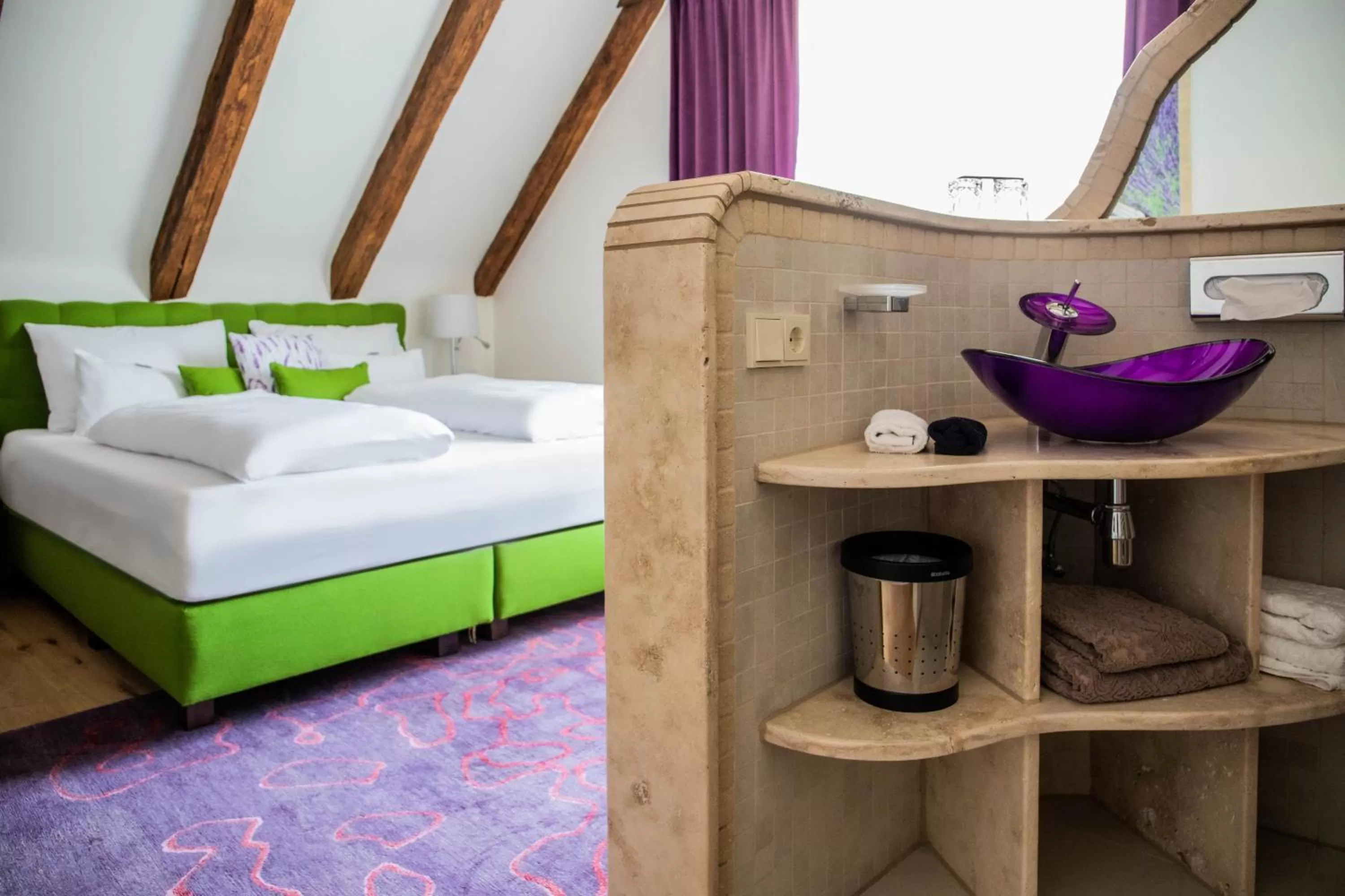 Bathroom, Bed in Gasthof Lend-Platzl