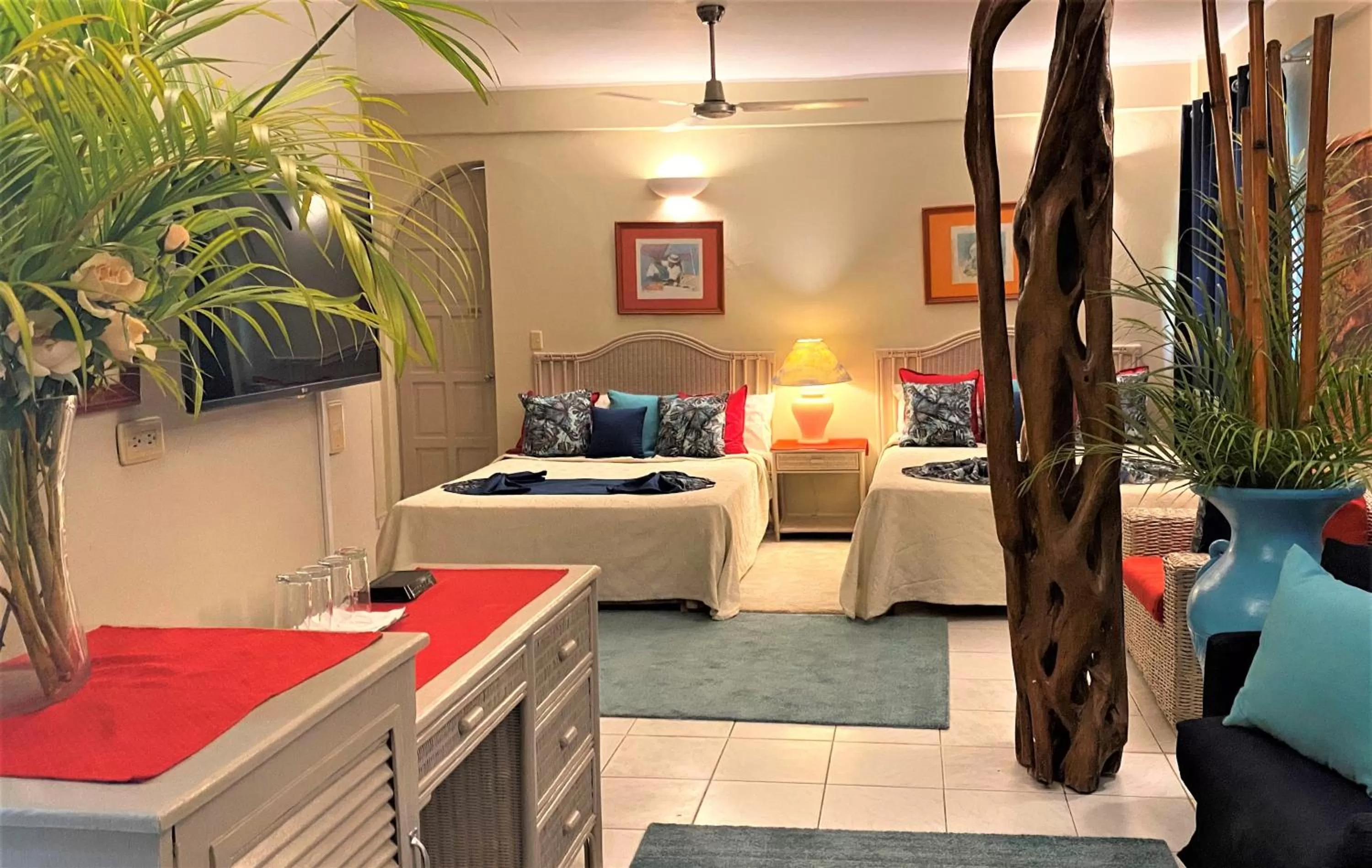 Photo of the whole room in Hotel Coco Plaza