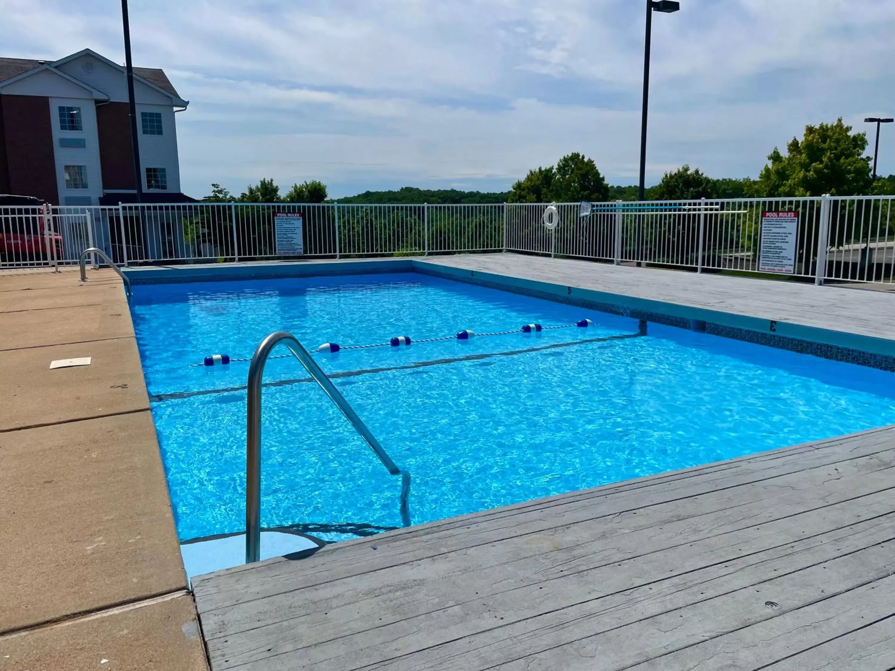 Swimming Pool in Schmidt's Creek Hotel