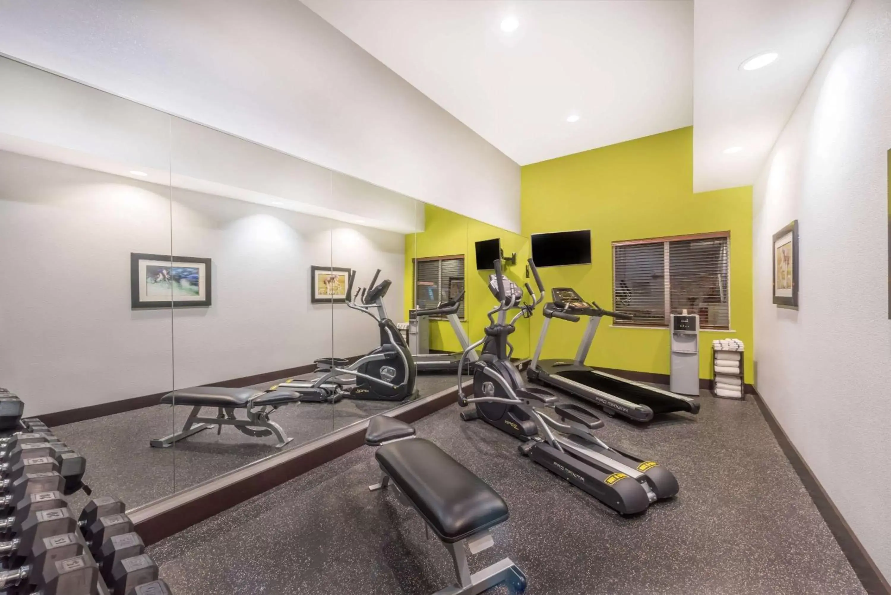 Fitness centre/facilities, Fitness Center/Facilities in Hawthorn Suites by Wyndham Midland