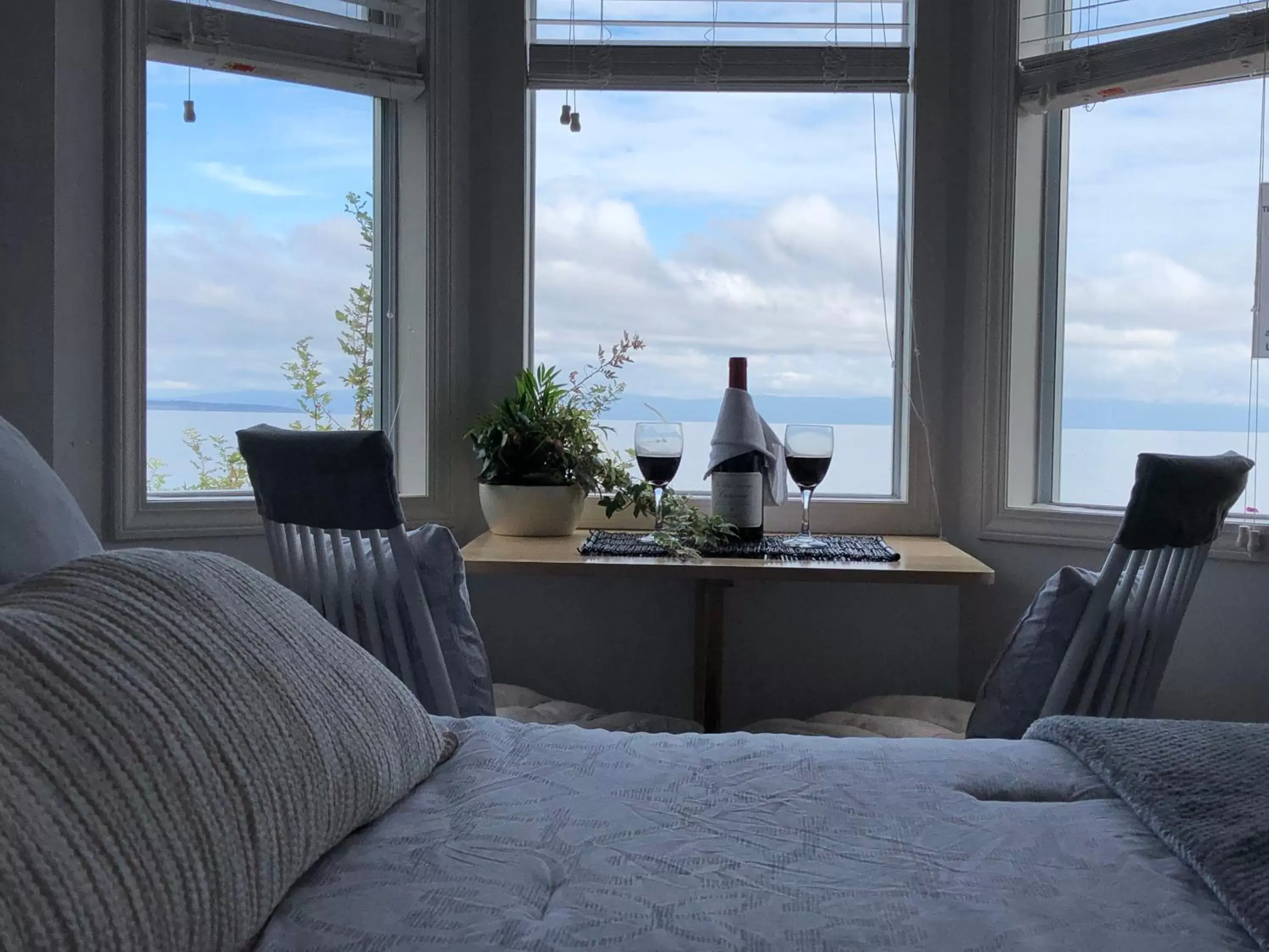 Seating area in Qualicum Breeze Beach Resort