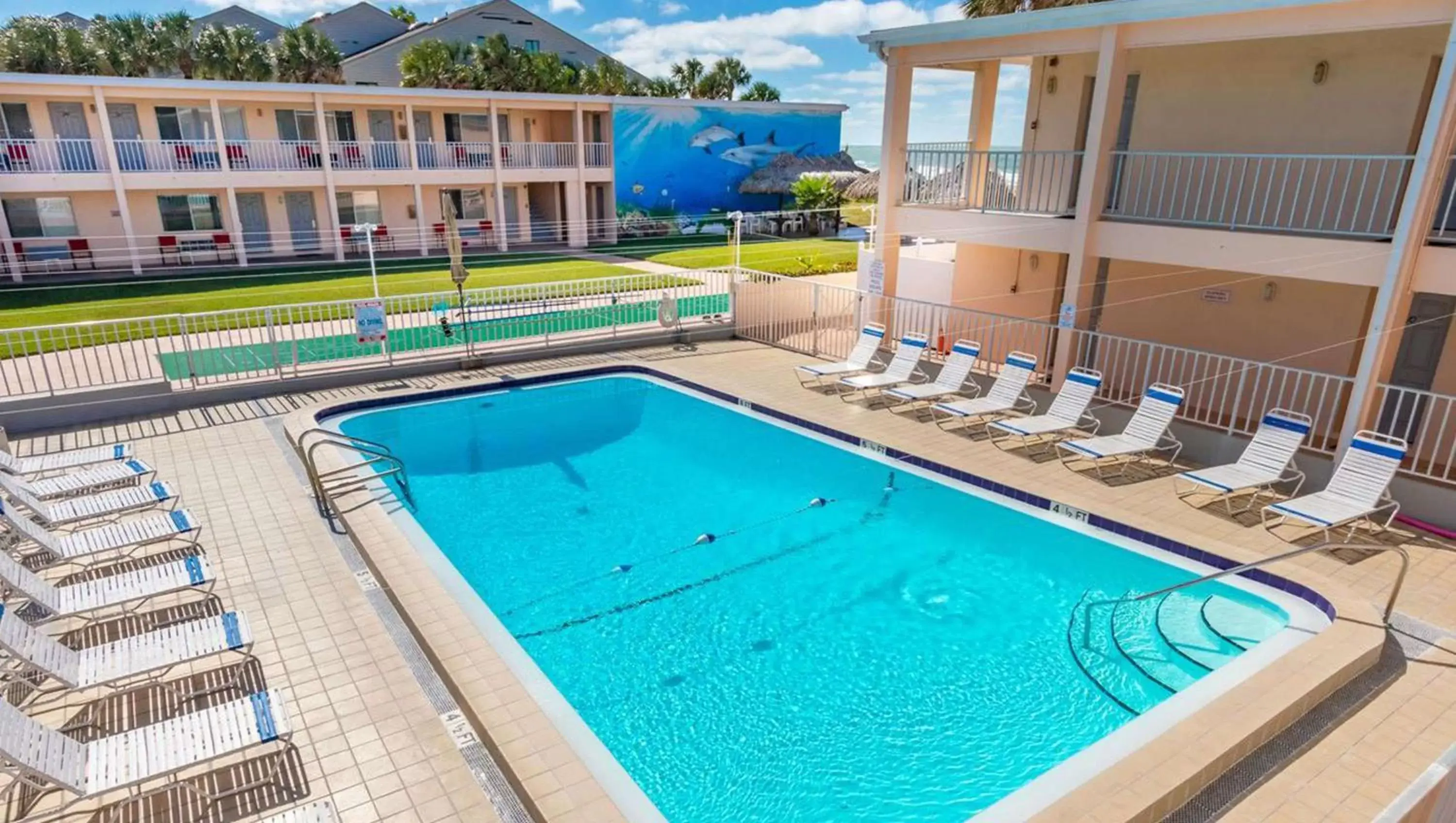 Swimming pool, Pool View in Belleair Beach Resort Motel