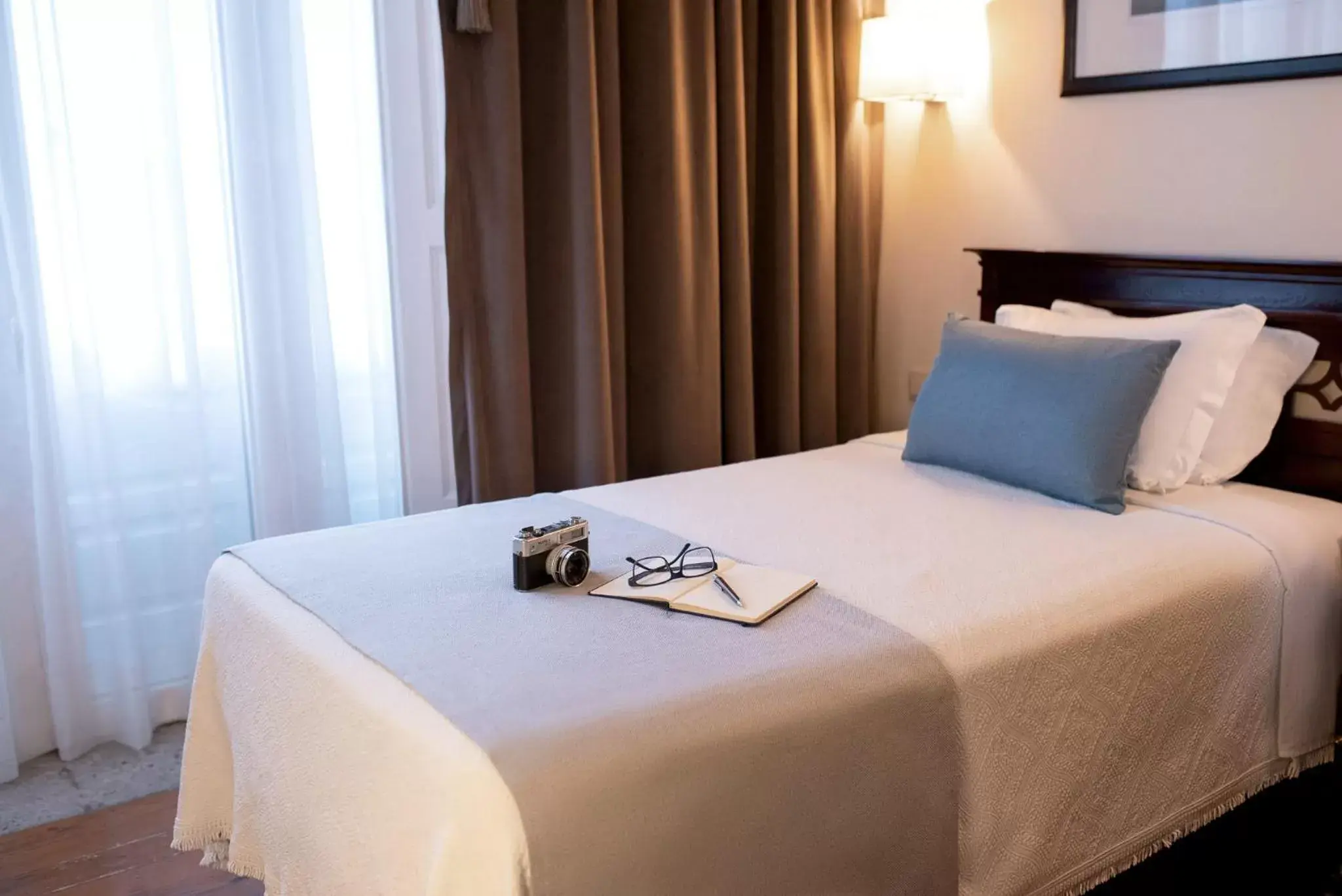 Property building, Bed in Hotel Aliados