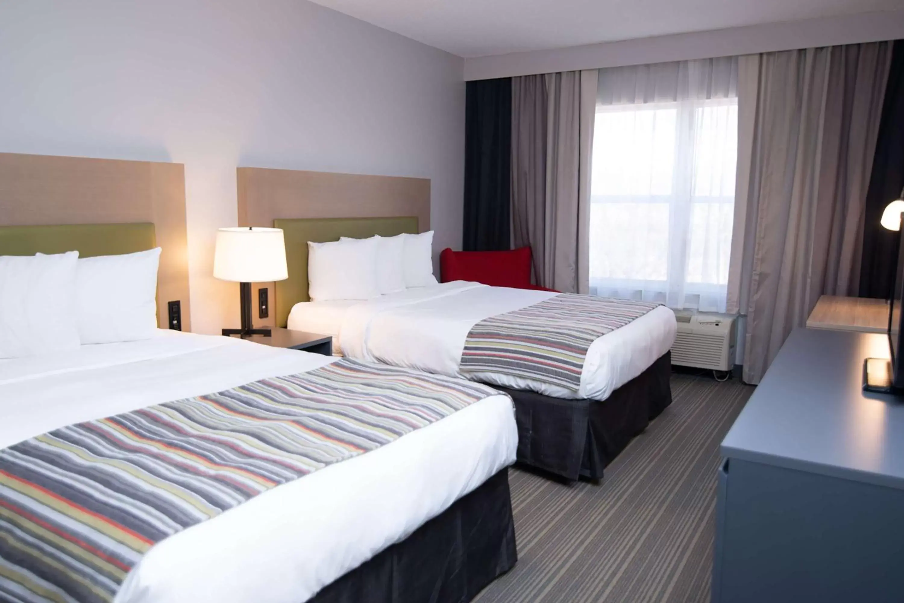 Photo of the whole room, Bed in Country Inn & Suites by Radisson, Brockton (Boston), MA