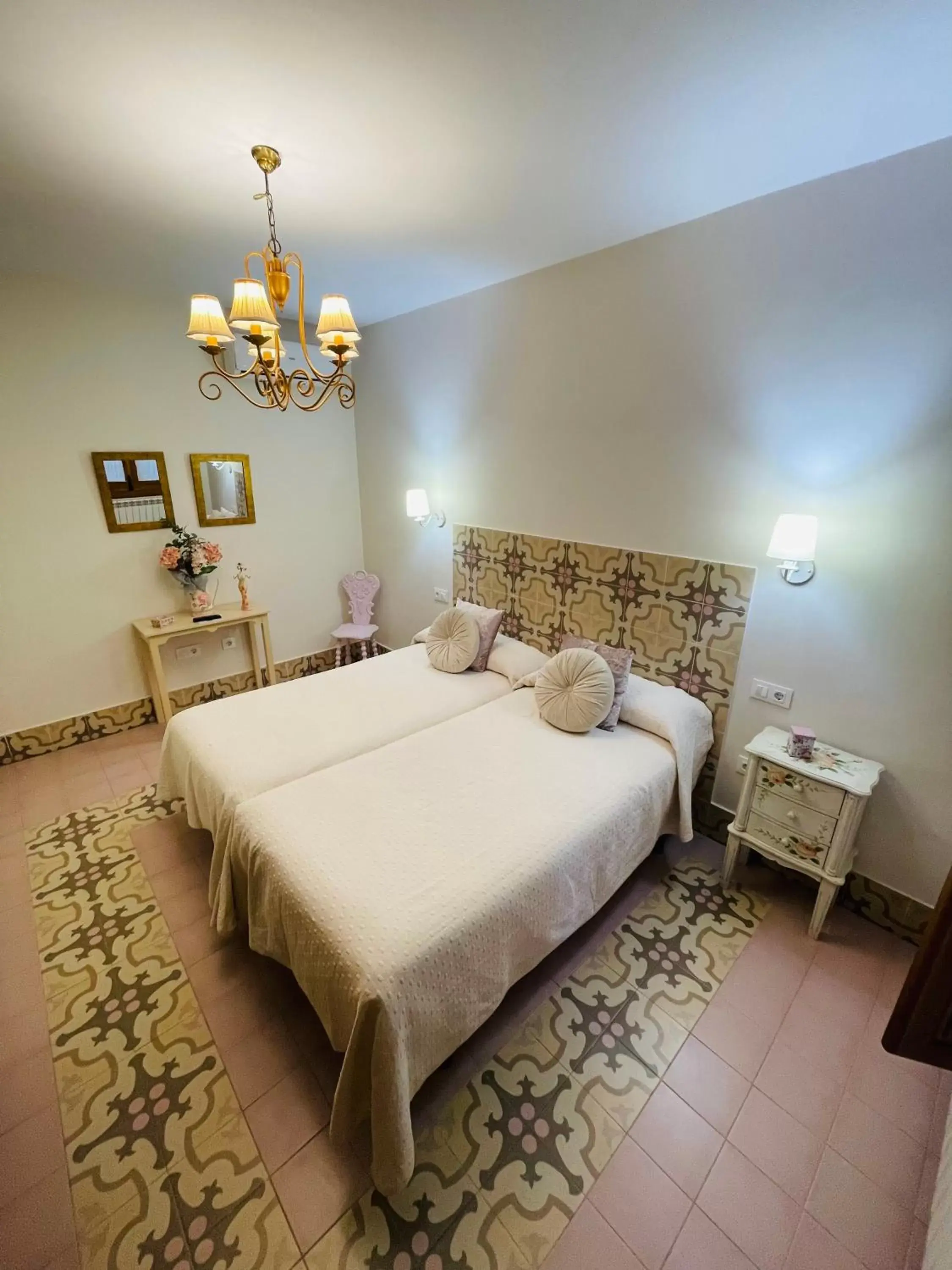 Standard Twin Room with Garden View in Hotel Rural Sisapo Standard Twin Room with Garden View in Hotel Rural Sisapo