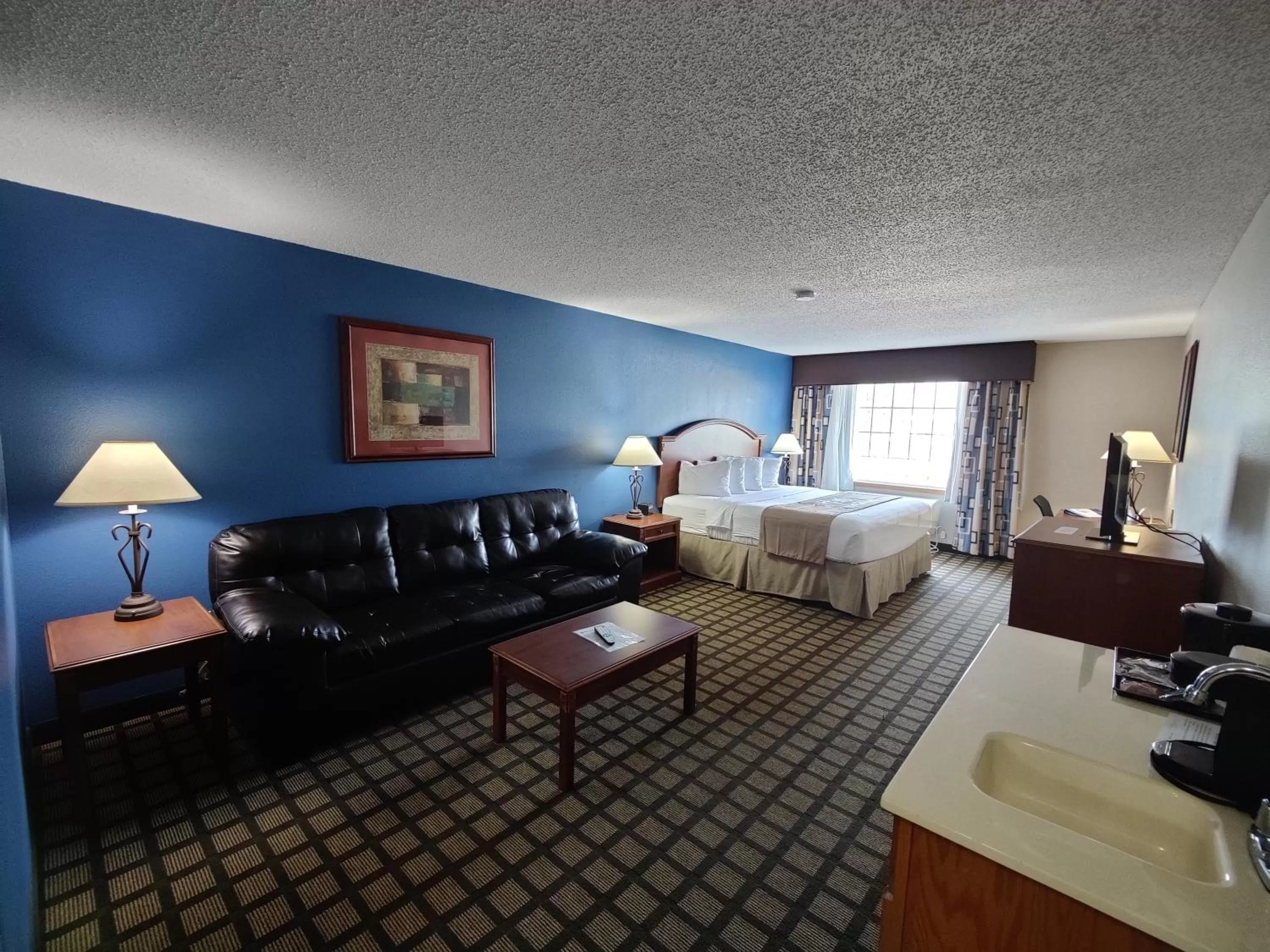 Photo of the whole room, Bed in Baymont by Wyndham Albany MN