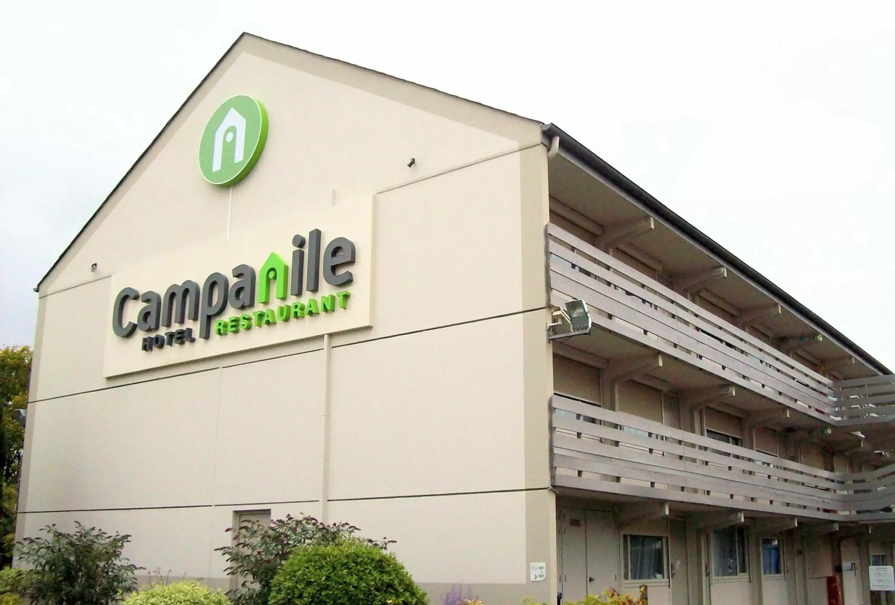 Facade/entrance in Campanile Reims Ouest - Tinqueux Facade/entrance in Campanile Reims Ouest - Tinqueux