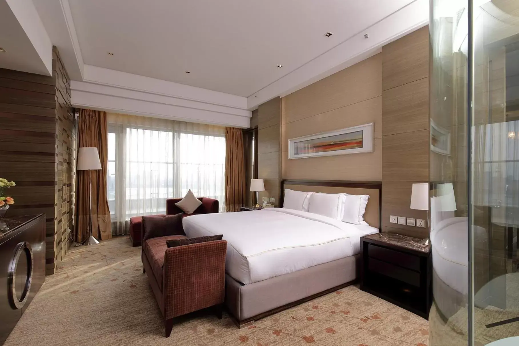 Photo of the whole room, Bed in Crowne Plaza Nanjing Jiangning, an IHG Hotel