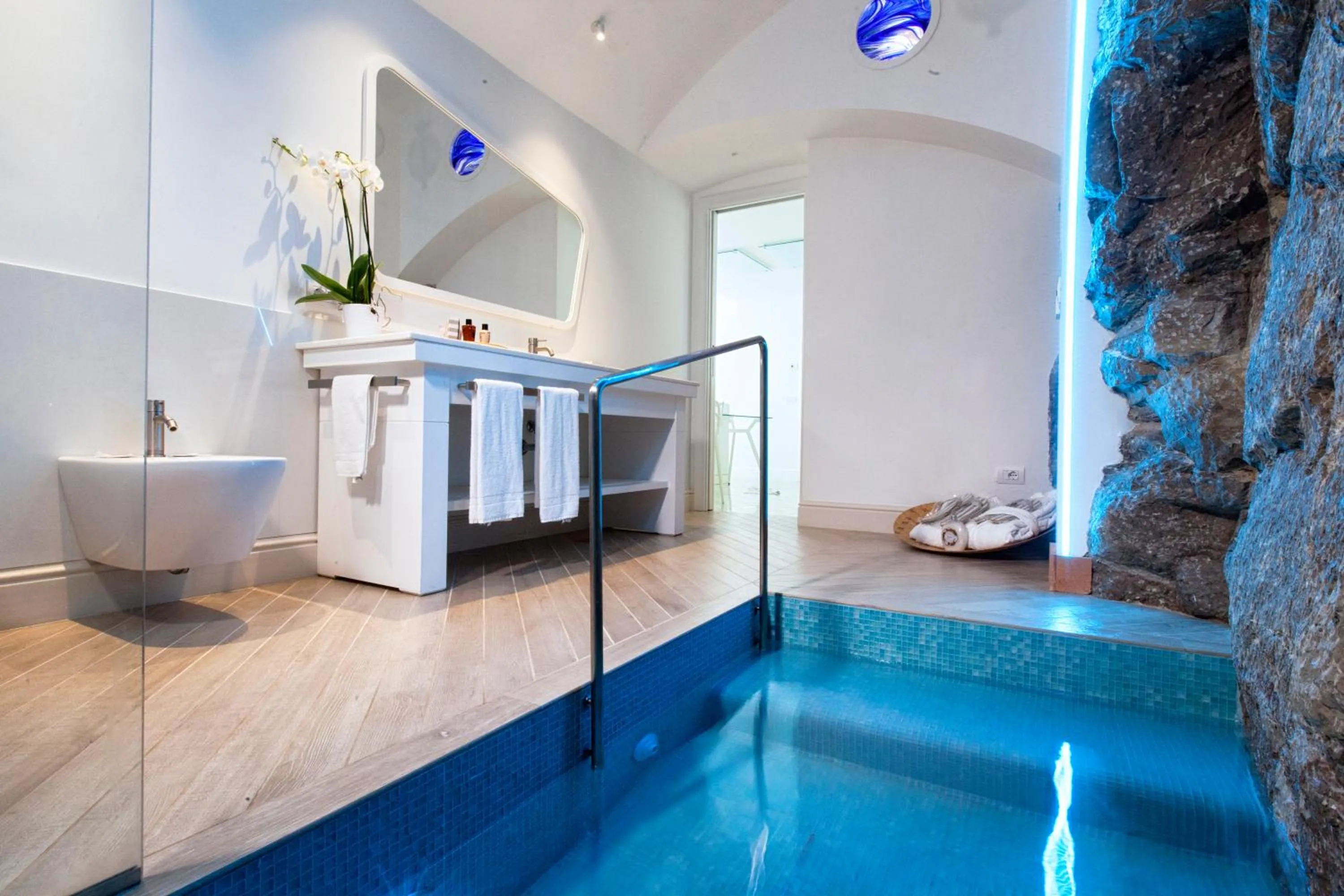 Hot Tub in Hotel Belair