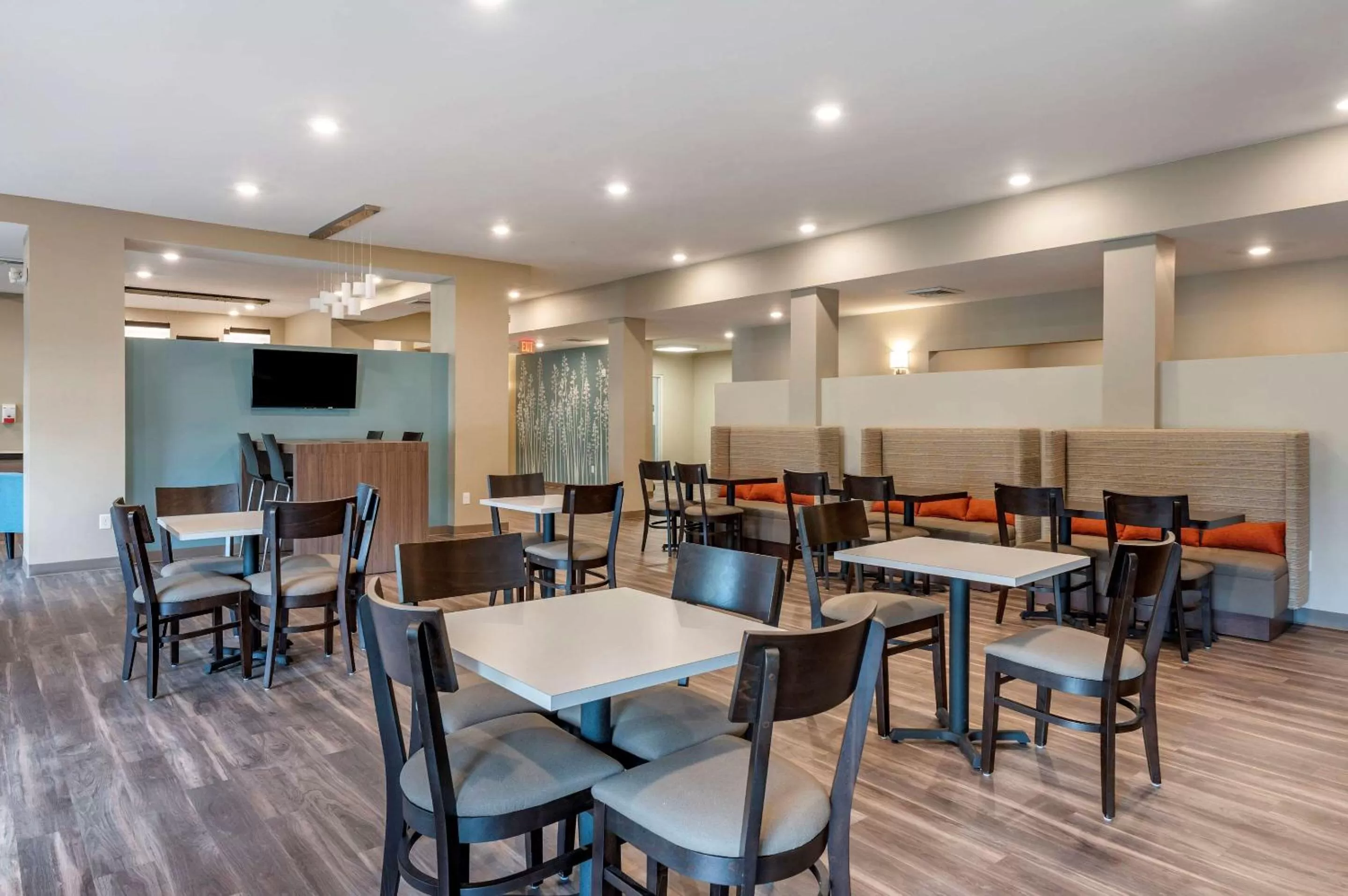 Restaurant/places to eat in Sleep Inn