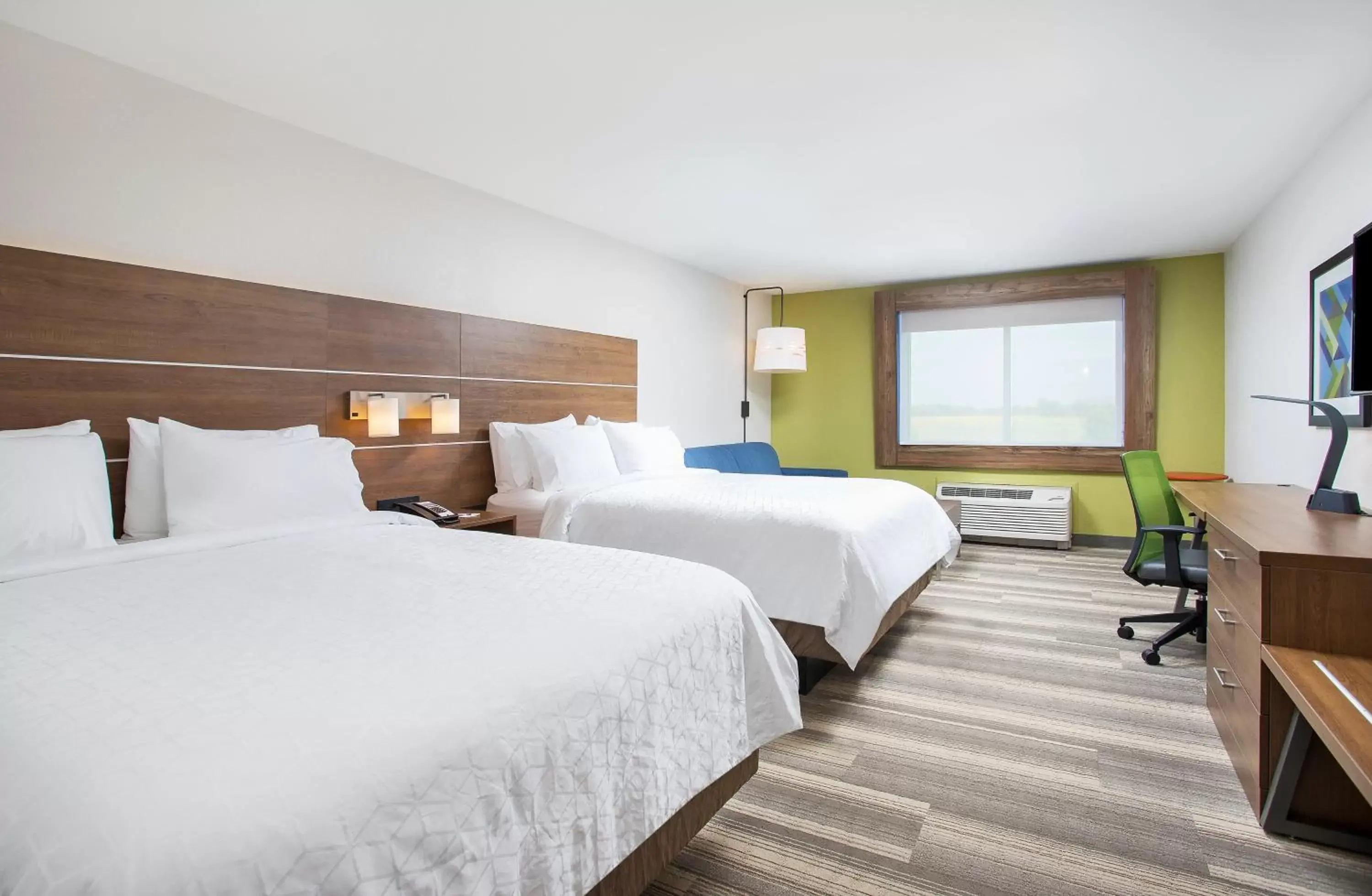 Photo of the whole room, Bed in Holiday Inn Express & Suites - Lexington W - Versailles, an IHG Hotel