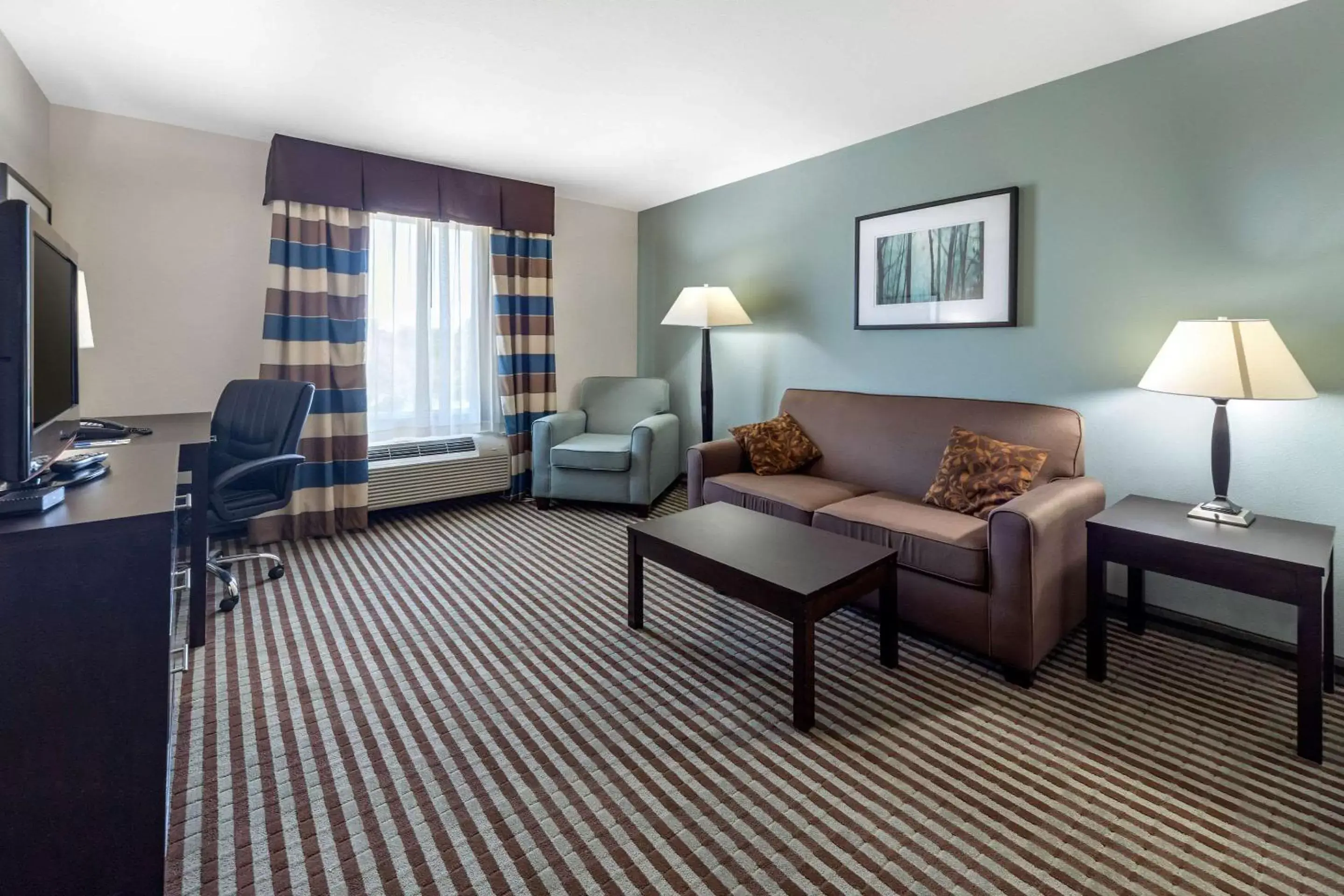 Photo of the whole room, Seating Area in Comfort Inn & Suites Perry I-35