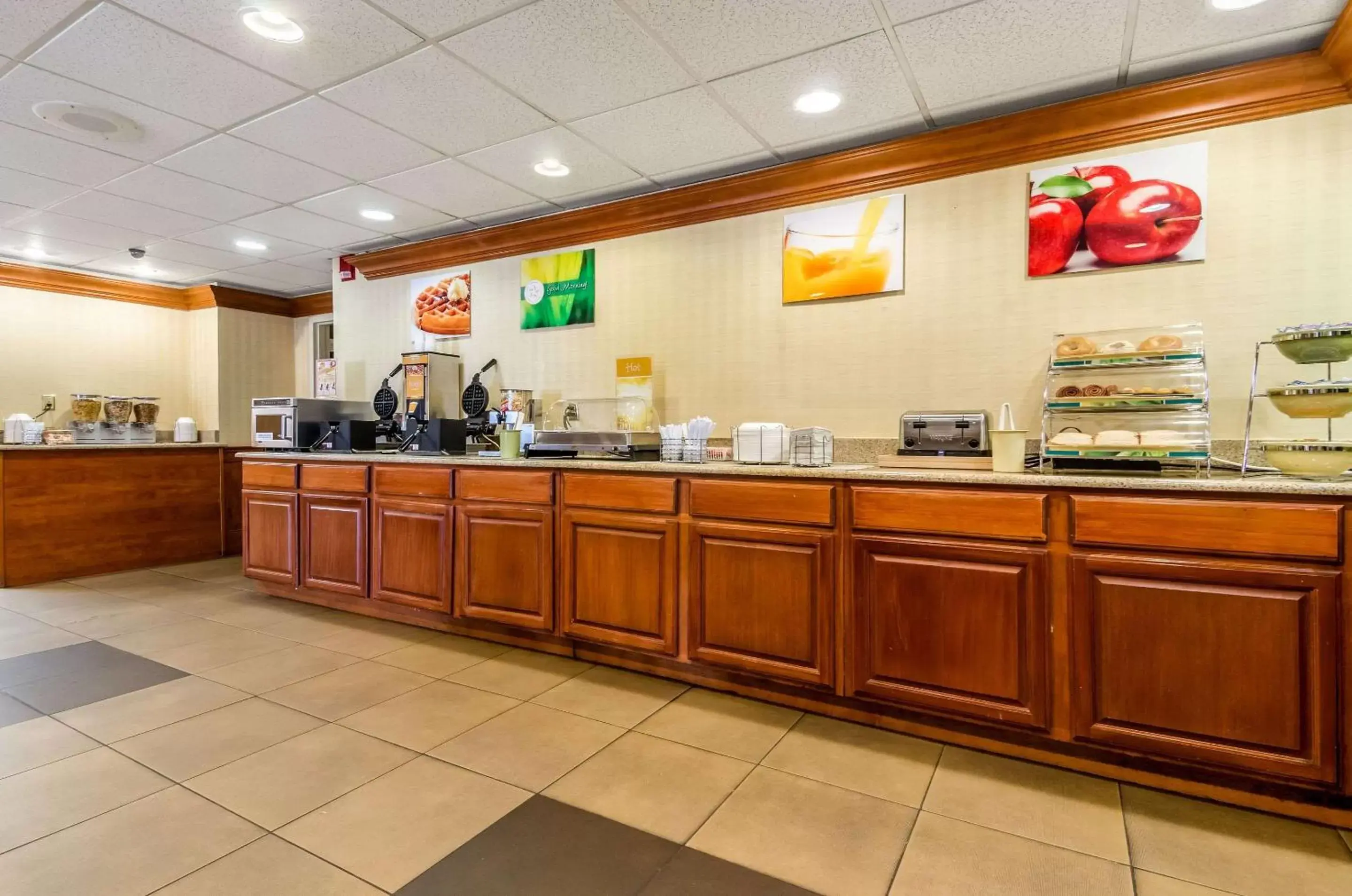 Restaurant/places to eat in Quality Inn Lumberton