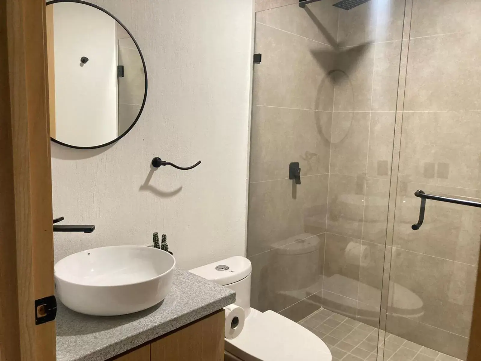Shower, Bathroom in Punto Panamericano