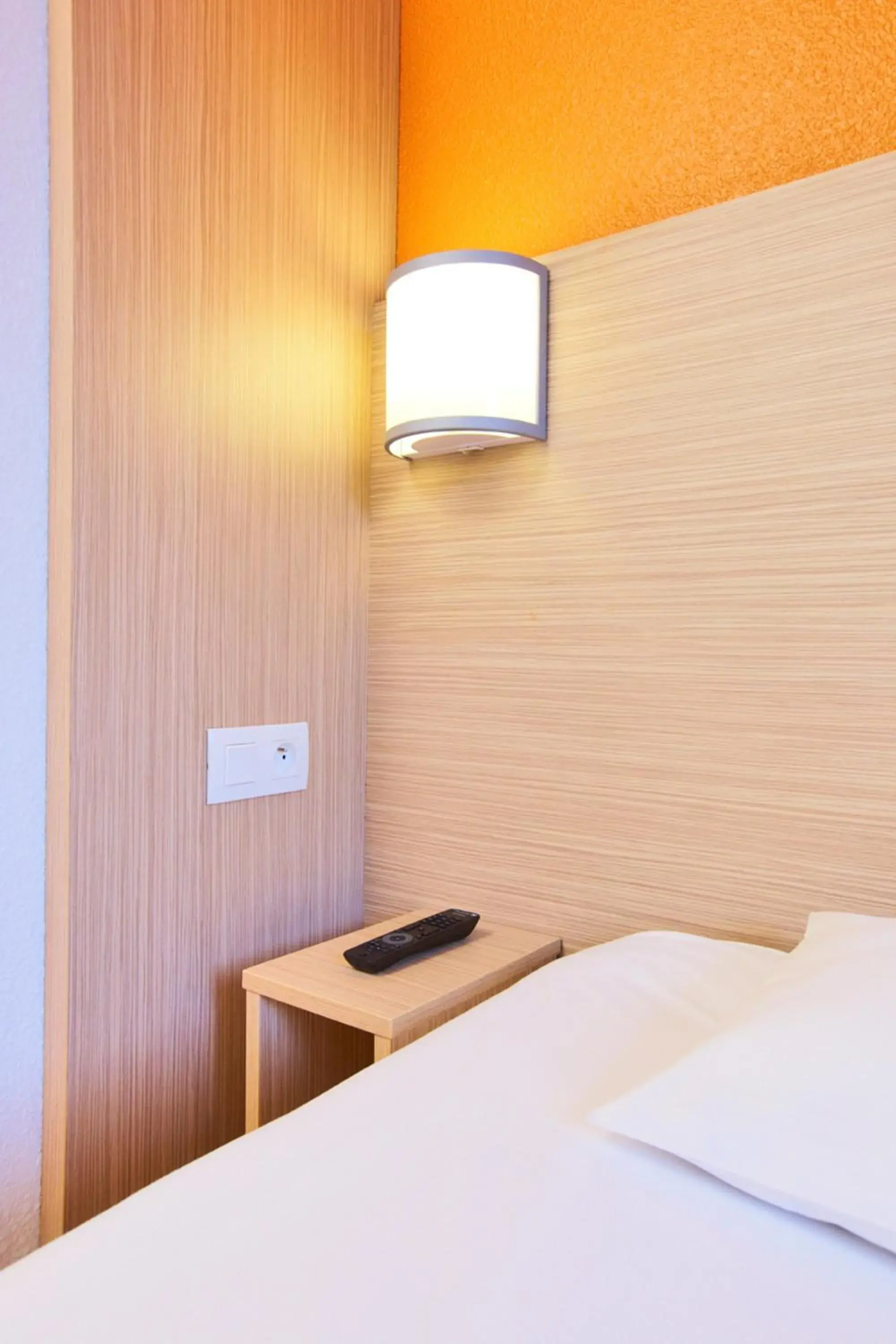 Bedroom, Bed in Premiere Classe Paris Ouest - Pont de Suresnes Hotel