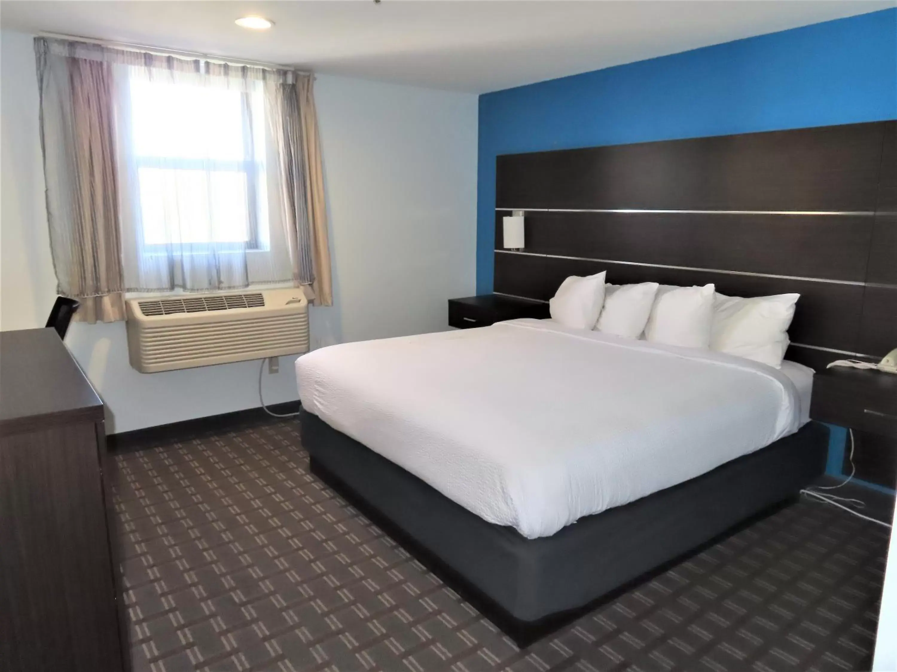 King Room - single occupancy - Non-Smoking in St Charles Hotel Downtown Hudson