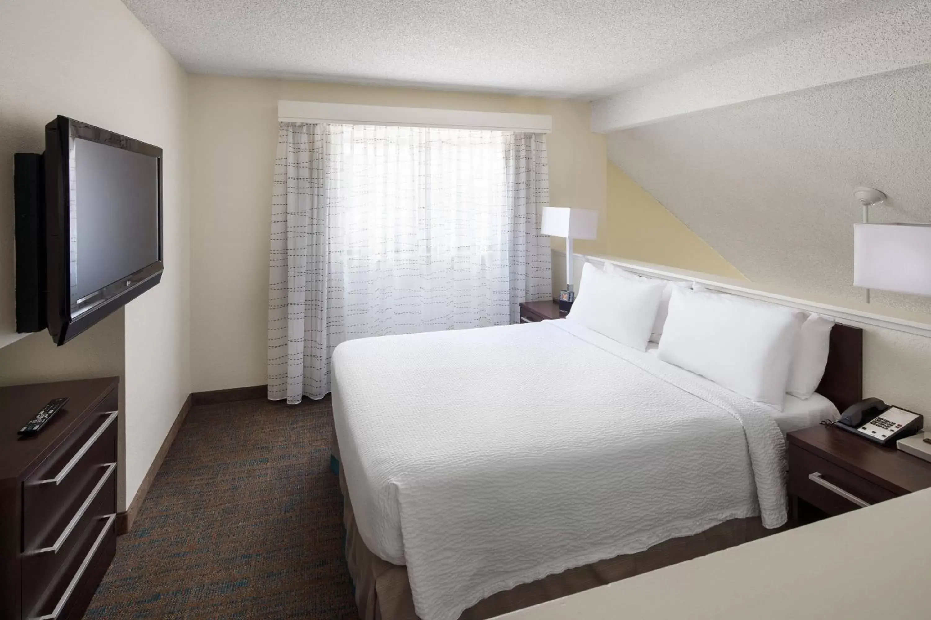 Photo of the whole room, Bed in Residence Inn San Diego La Jolla
