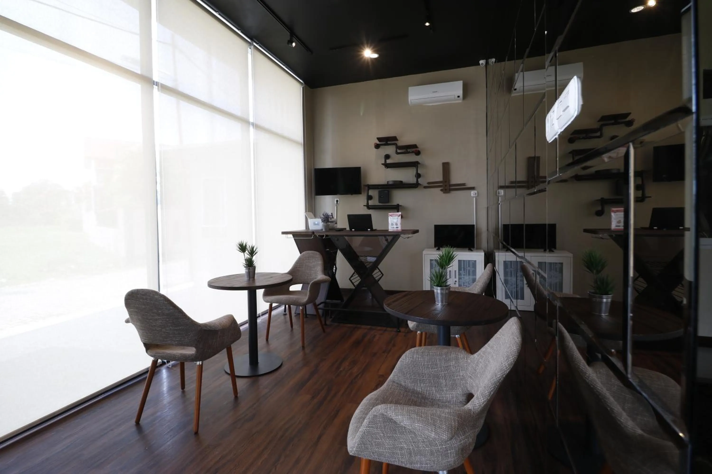 Property building in RedDoorz Plus near Universitas Sumatera Utara