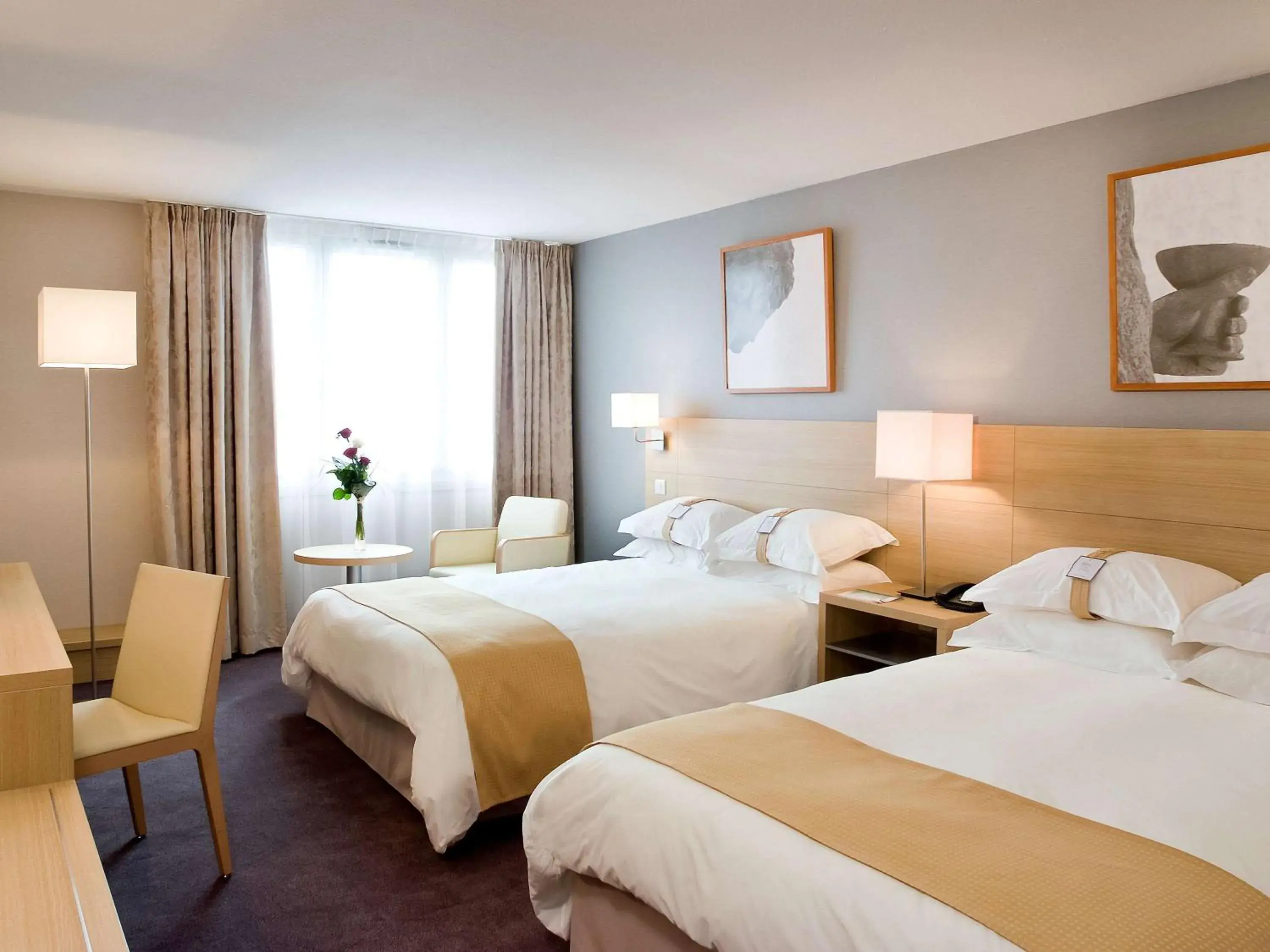 Photo of the whole room, Bed in Mercure Paris Velizy