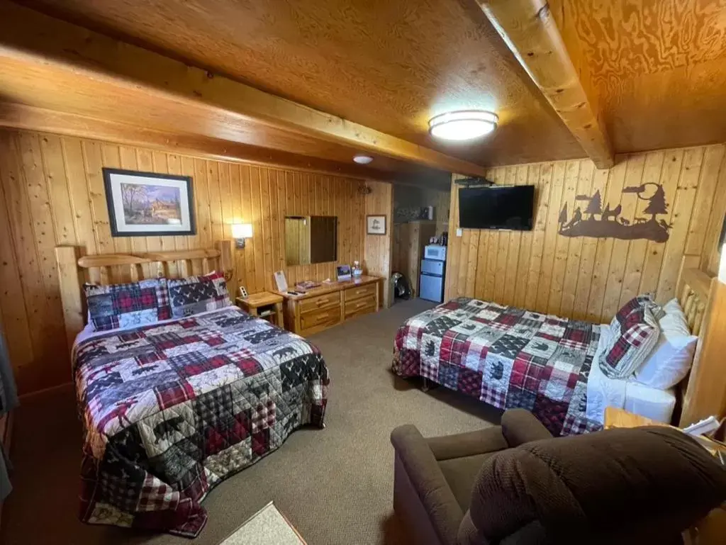 Bed in Sportsman Lodge Melrose MT