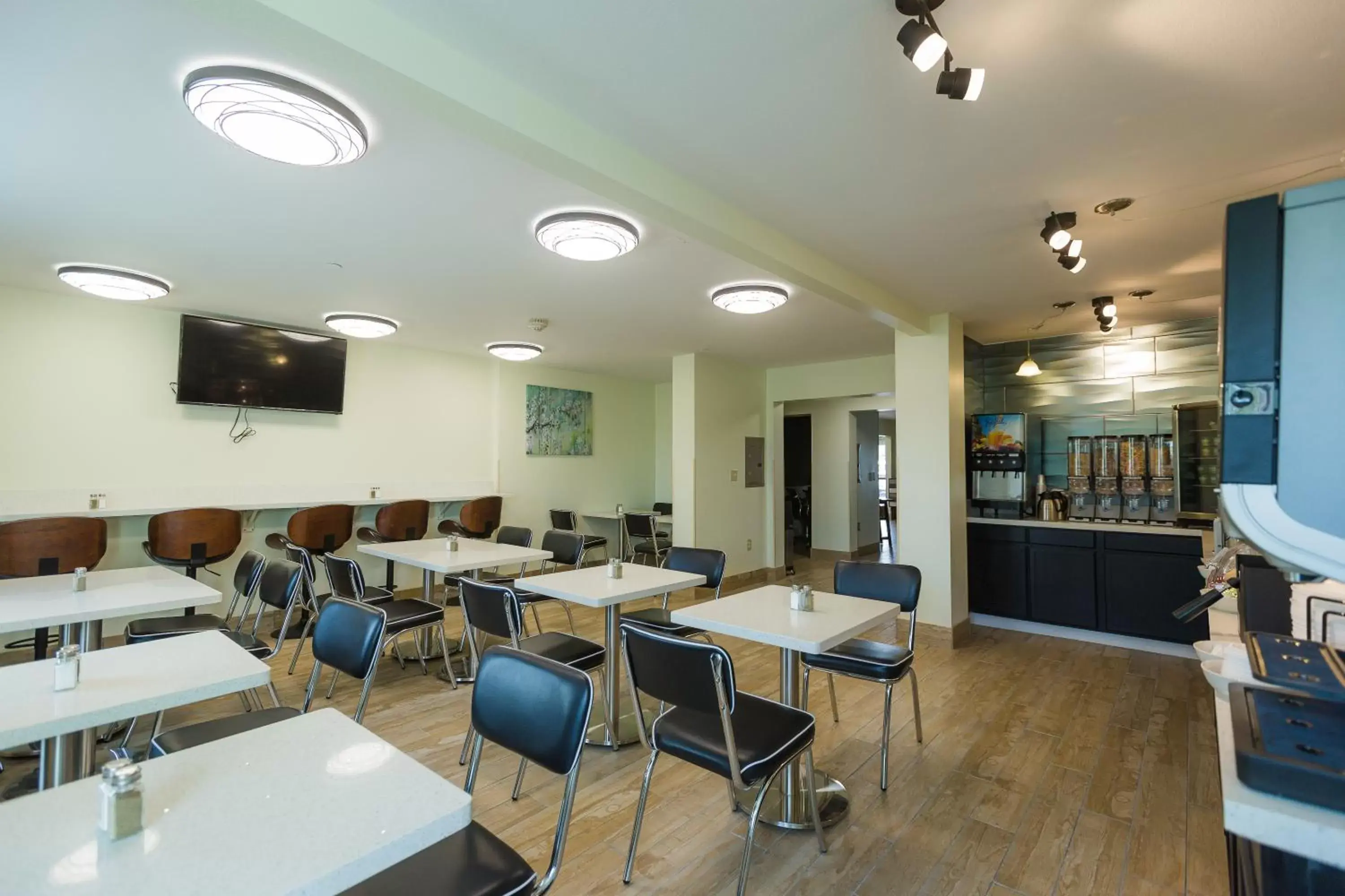 Restaurant/places to eat in Hawthorn Extended Stay by Wyndham Saint Robert Restaurant/places to eat in Hawthorn Extended Stay by Wyndham Saint Robert