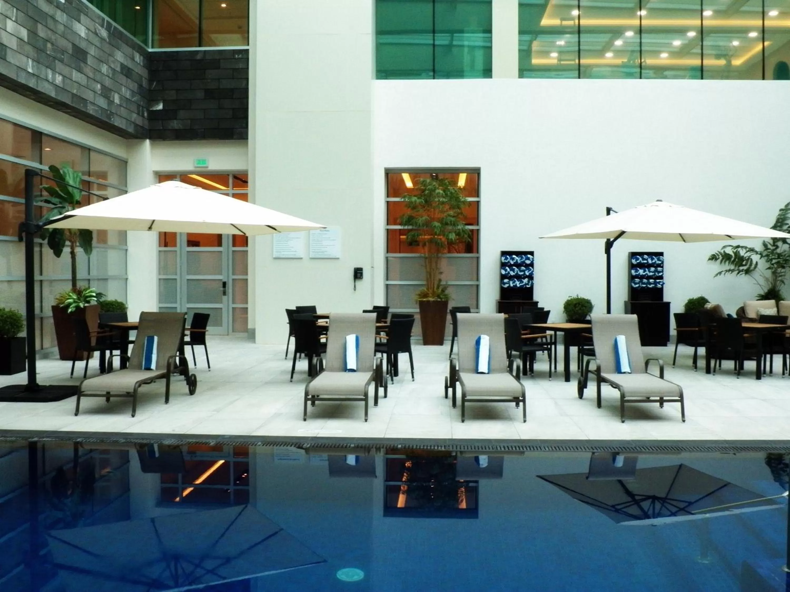 Swimming pool in Holiday Inn & Suites Plaza Mayor by IHG