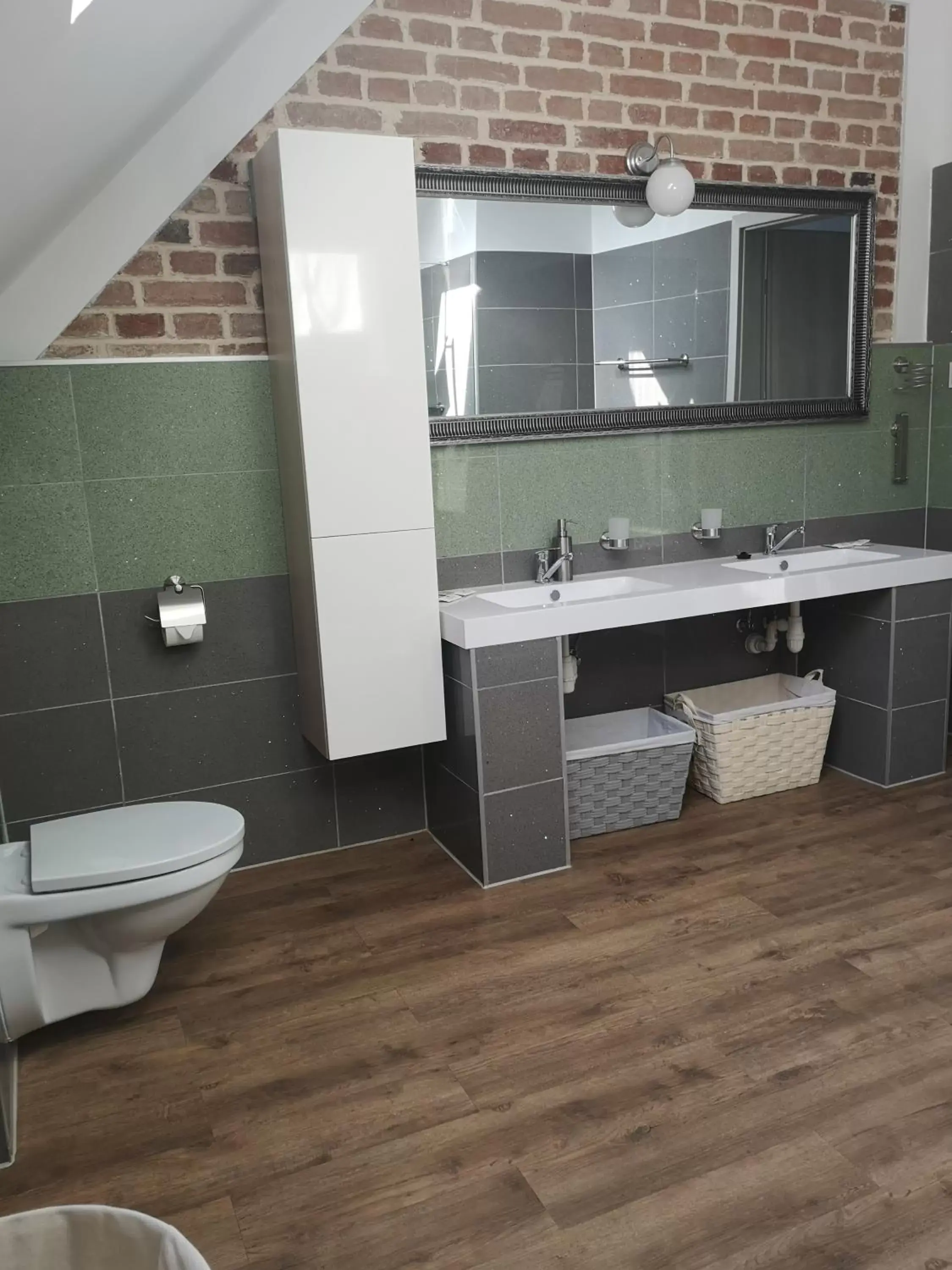 Two-Bedroom Apartment in Leon's Rooms Two-Bedroom Apartment in Leon's Rooms