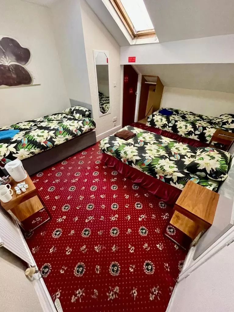 Photo of the whole room, Bed in Hayward Hotel