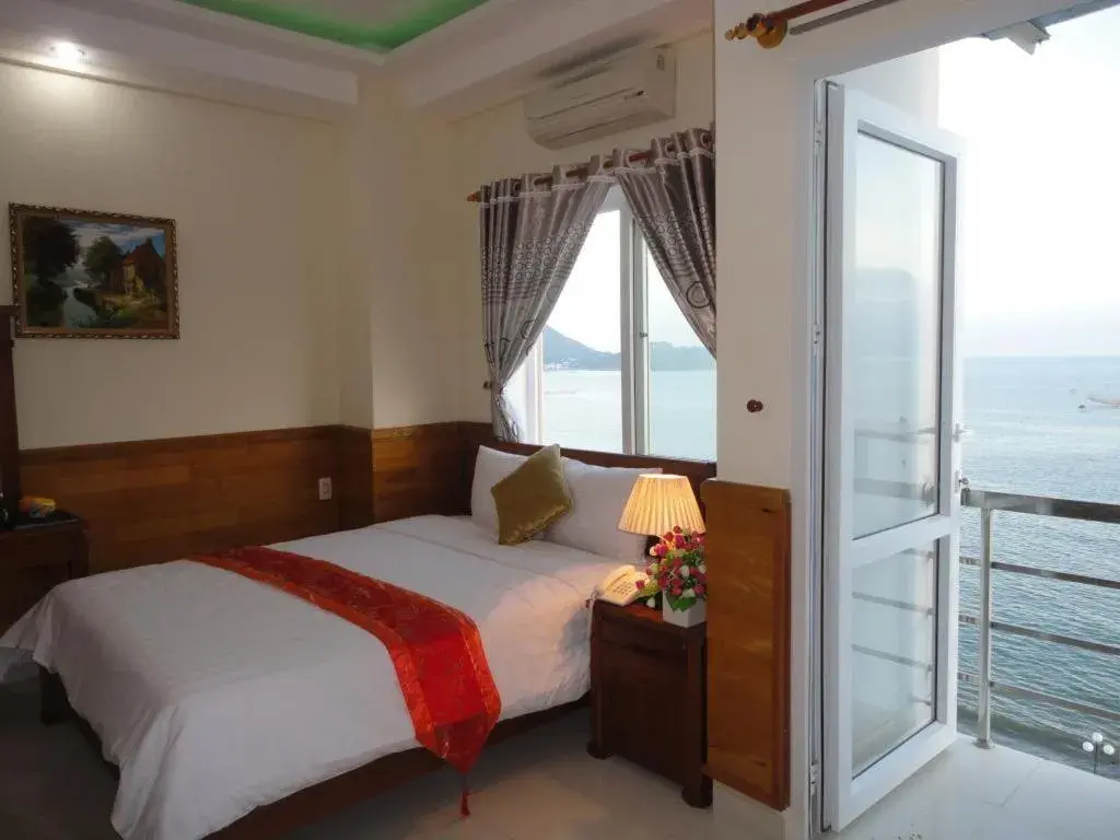 View (from property/room), Bed in Hoang Yen Canary Hotel