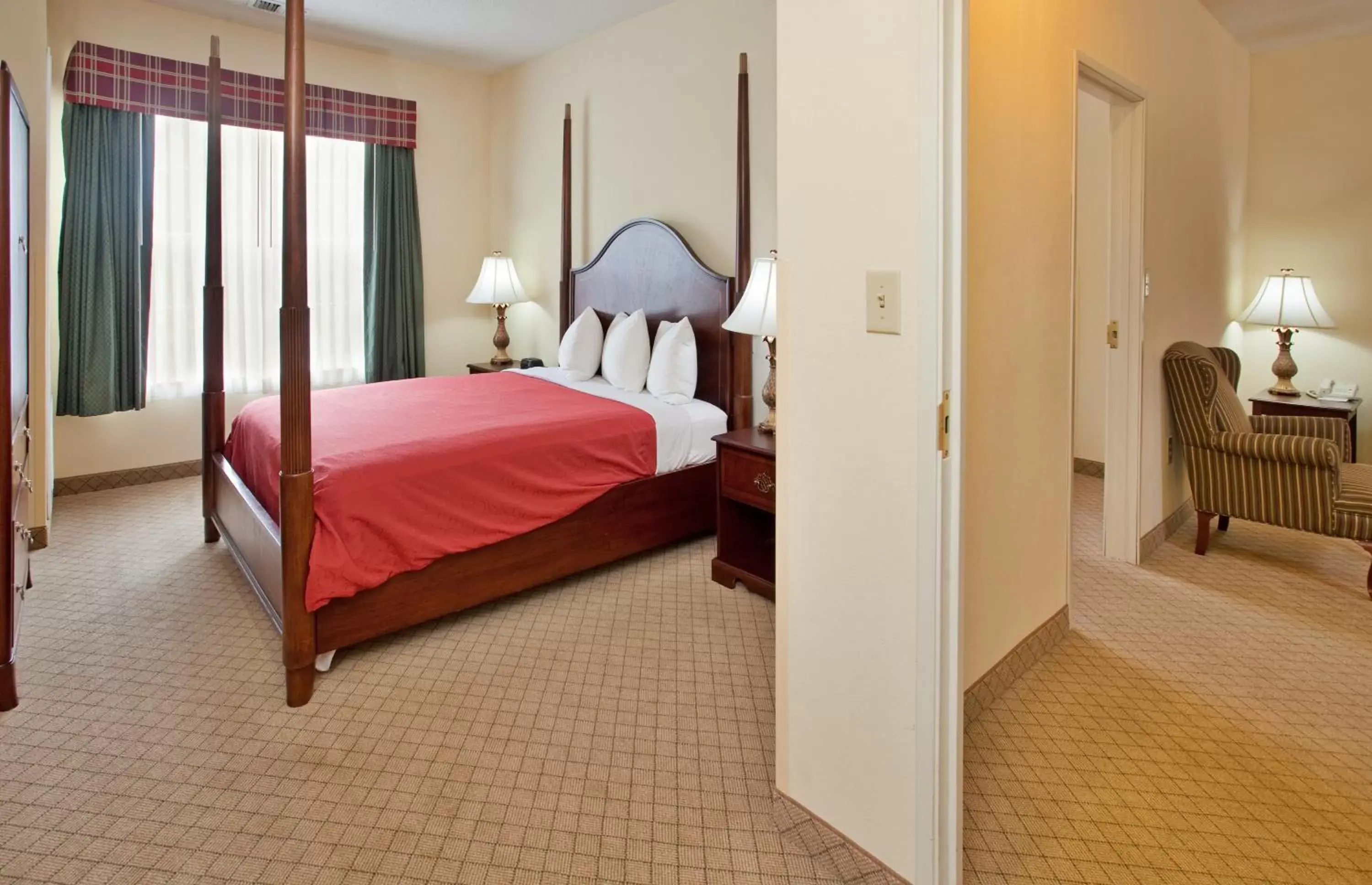 Photo of the whole room, Bed in Country Inn & Suites by Radisson, Aiken, SC