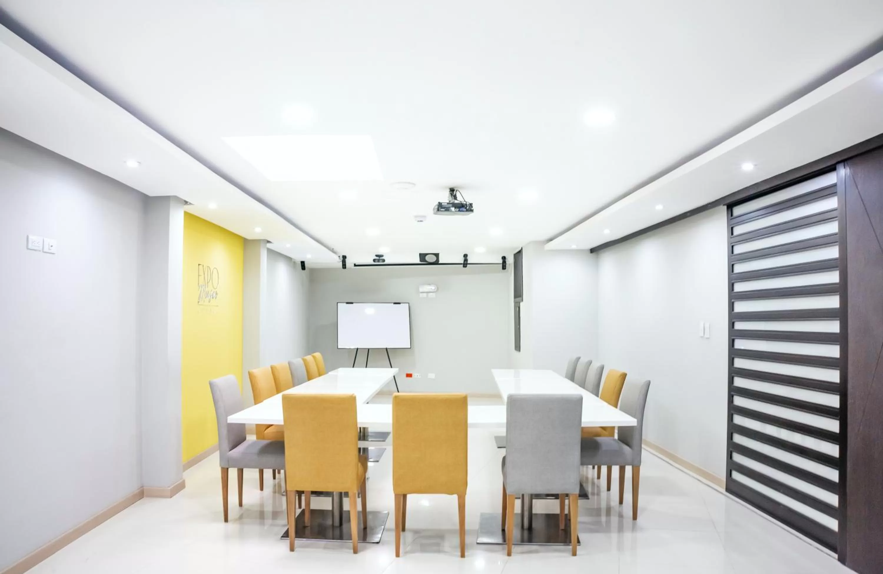 Lounge or bar in Hotel City Bog Expo Museo