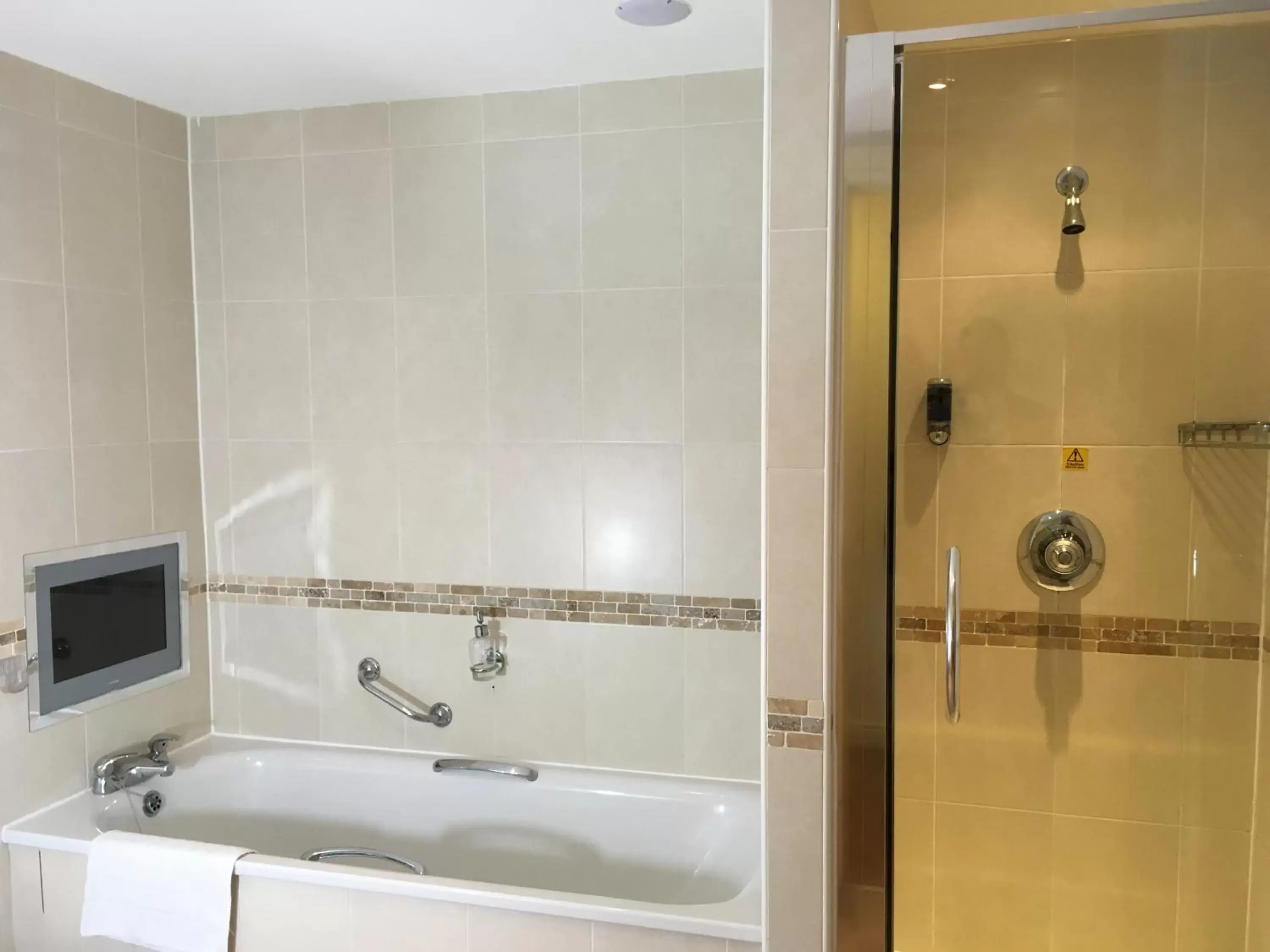 Shower, Bathroom in The Winnock Hotel