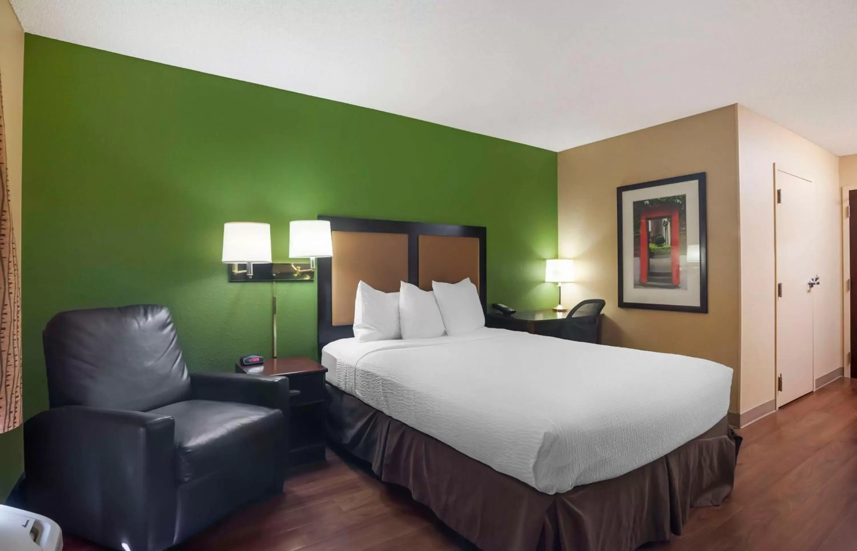 Bedroom, Bed in Extended Stay America Suites - San Diego - Mission Valley - Stadium