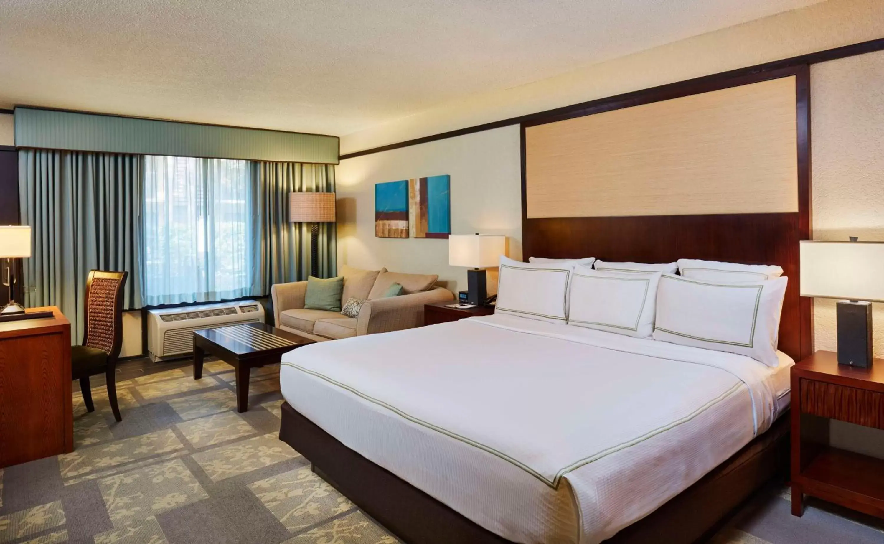 Bedroom, Bed in DoubleTree by Hilton Hotel Orlando at SeaWorld
