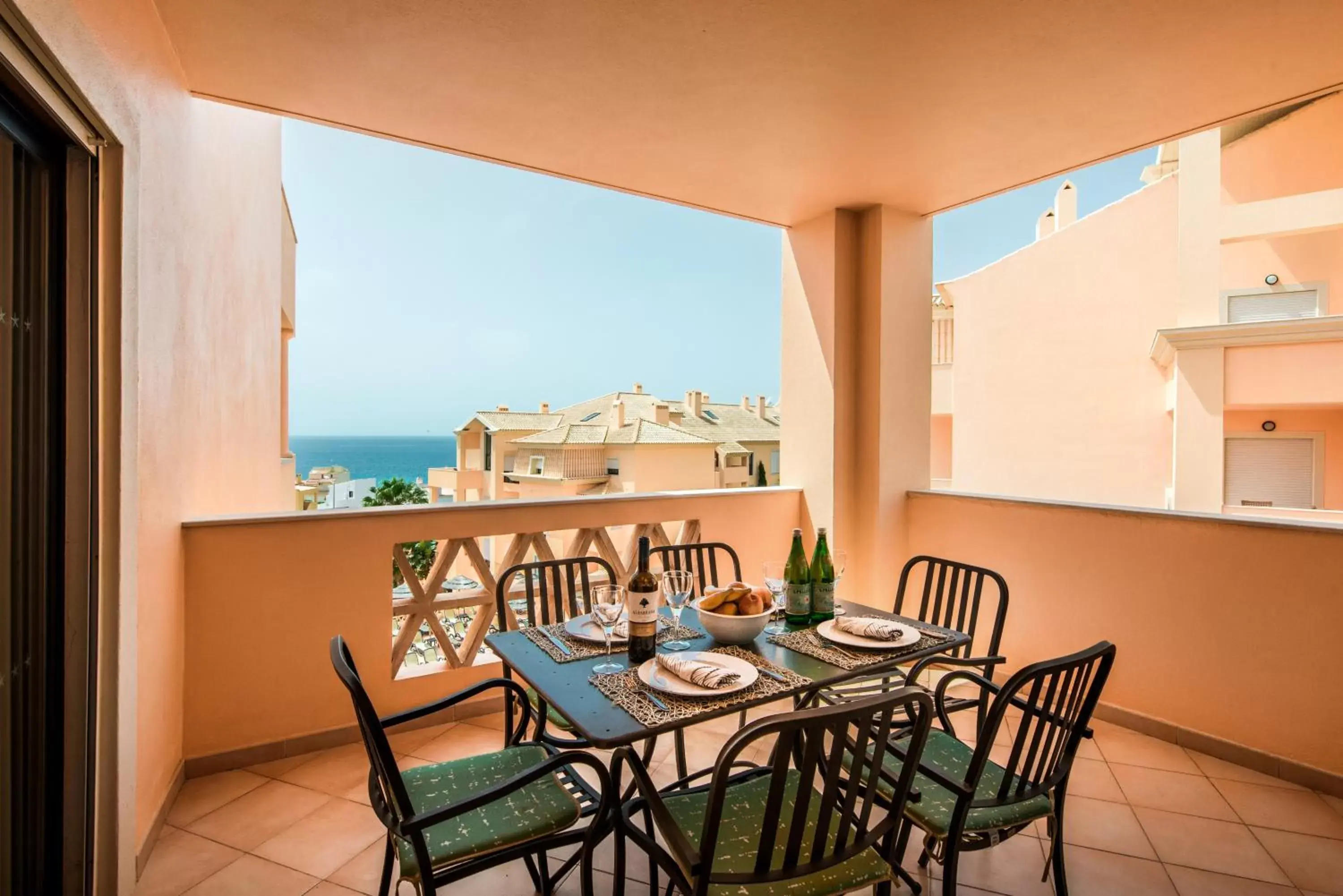 Balcony/Terrace, Dining Area in Estrela da Luz Resort