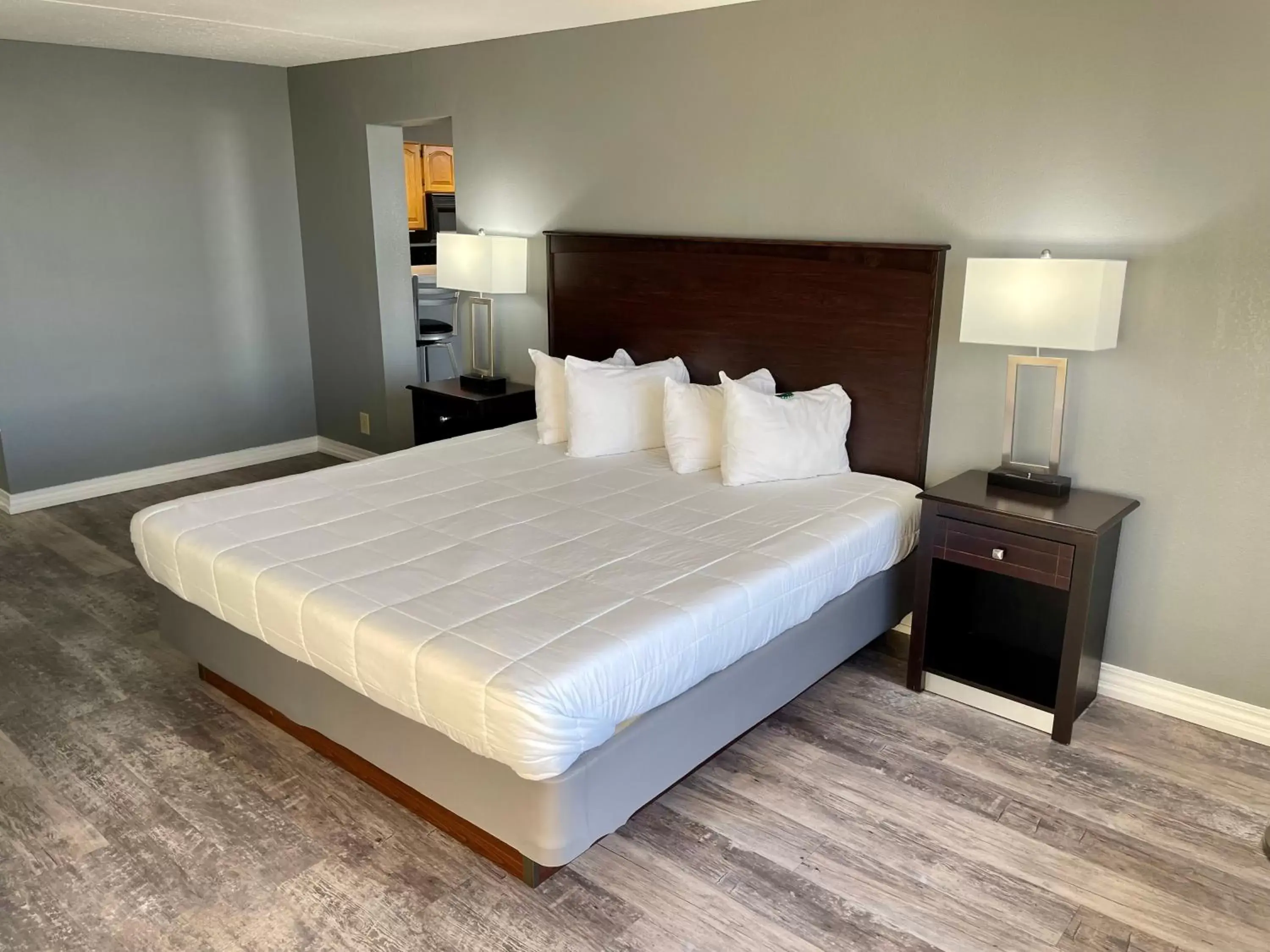 Bedroom, Bed in Lake Norfork Resort Bedroom, Bed in Lake Norfork Resort